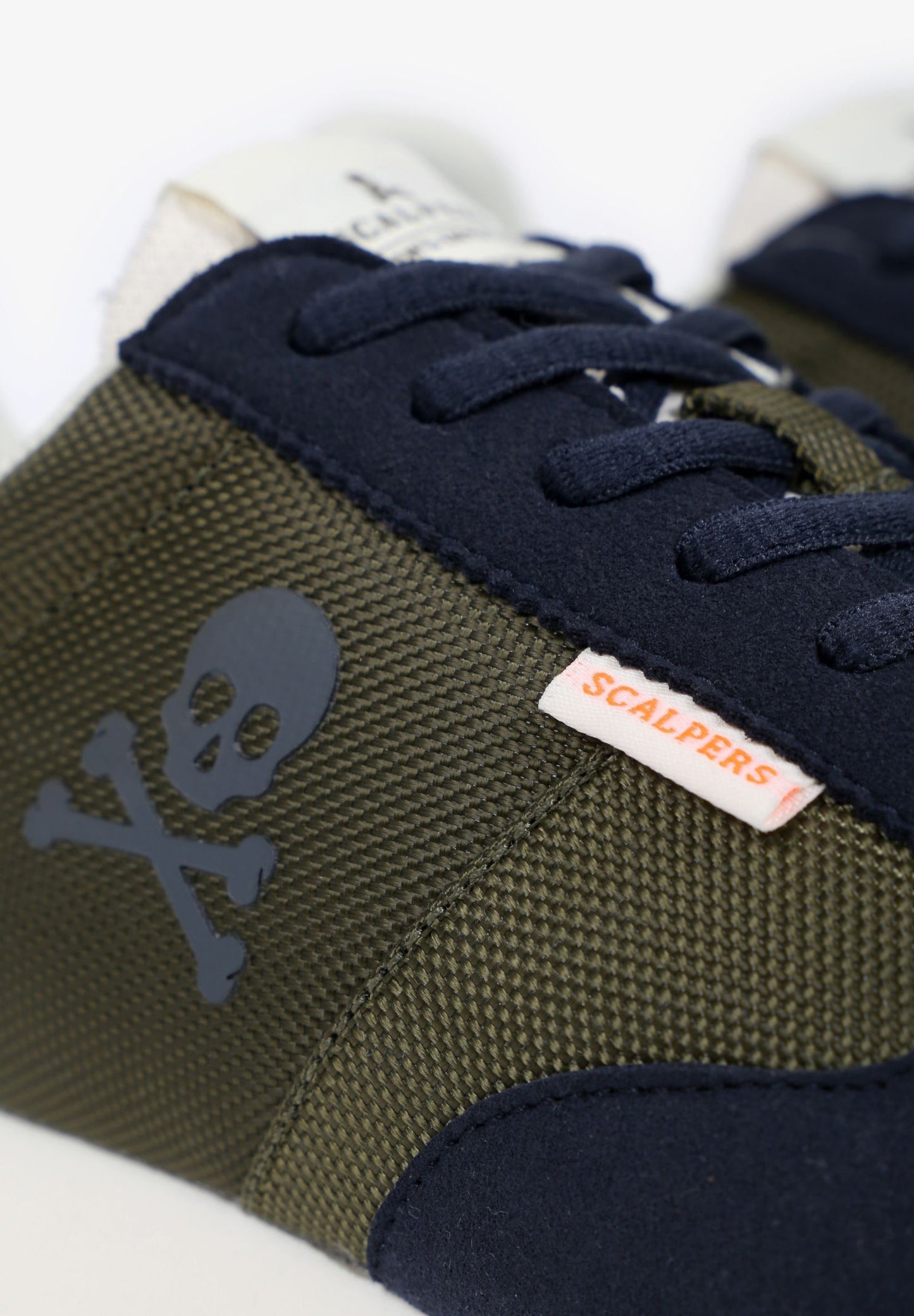 TENIS BÁSICAS CALAVERA