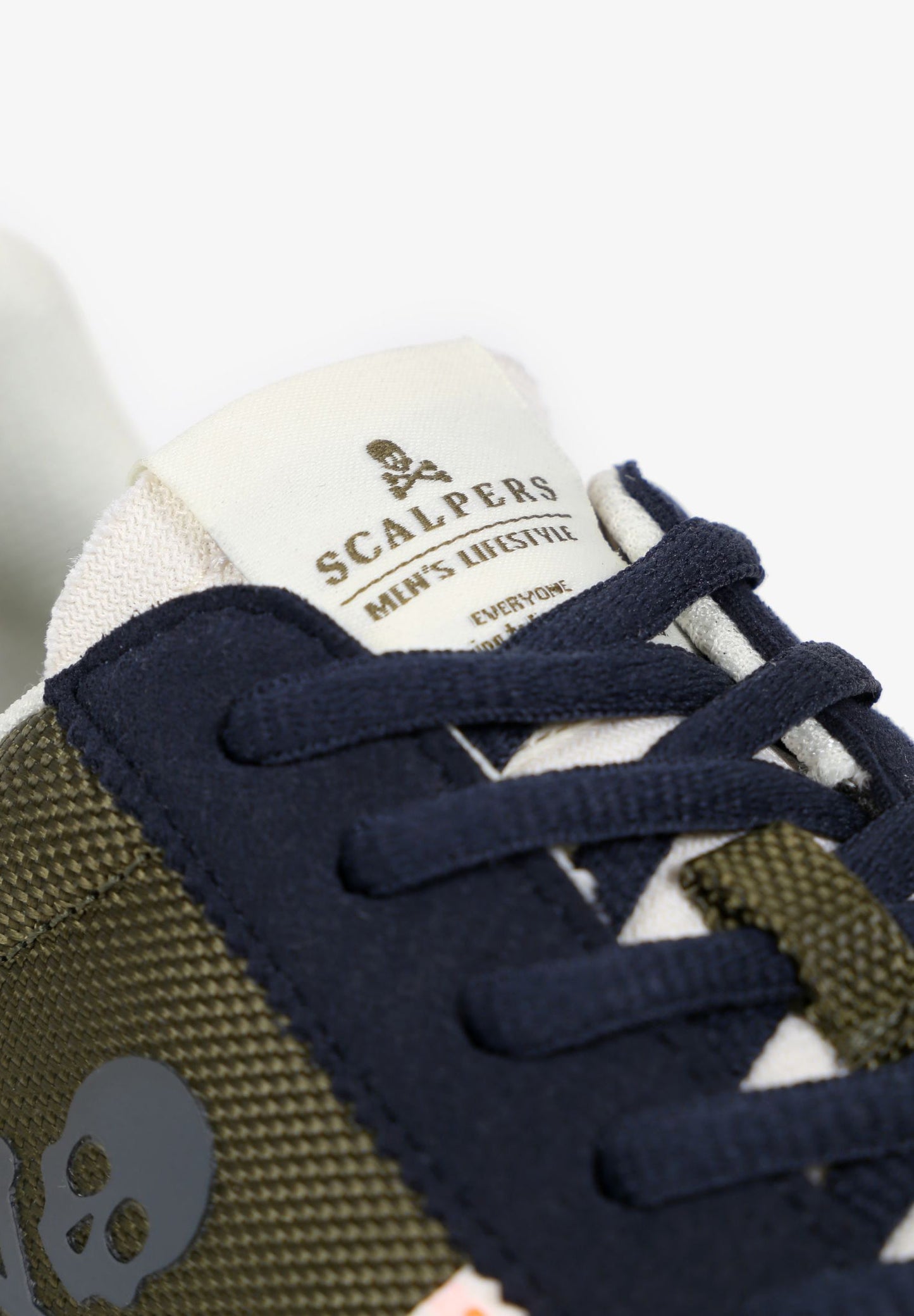 TENIS BÁSICAS CALAVERA