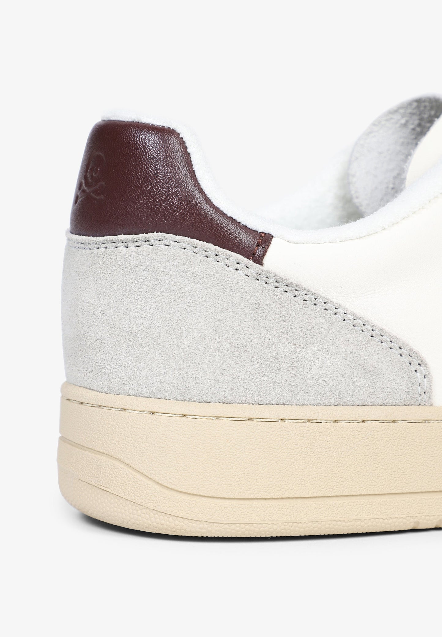 TENIS PIEL DETALLE CONTRASTE
