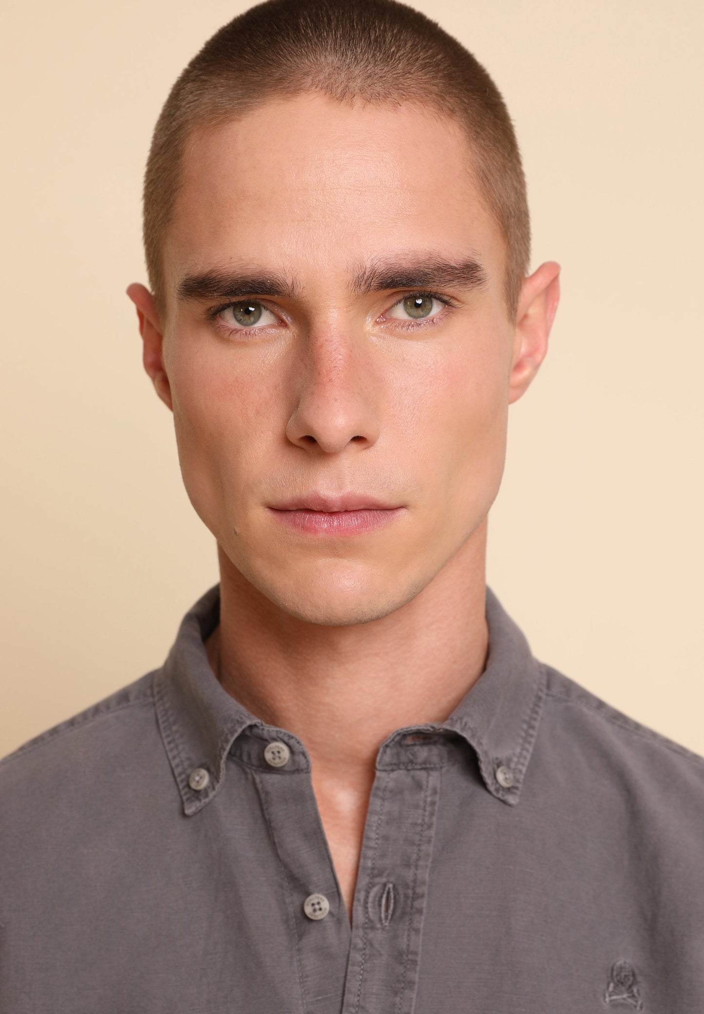 CAMISA LINO CUELLO BOTONES