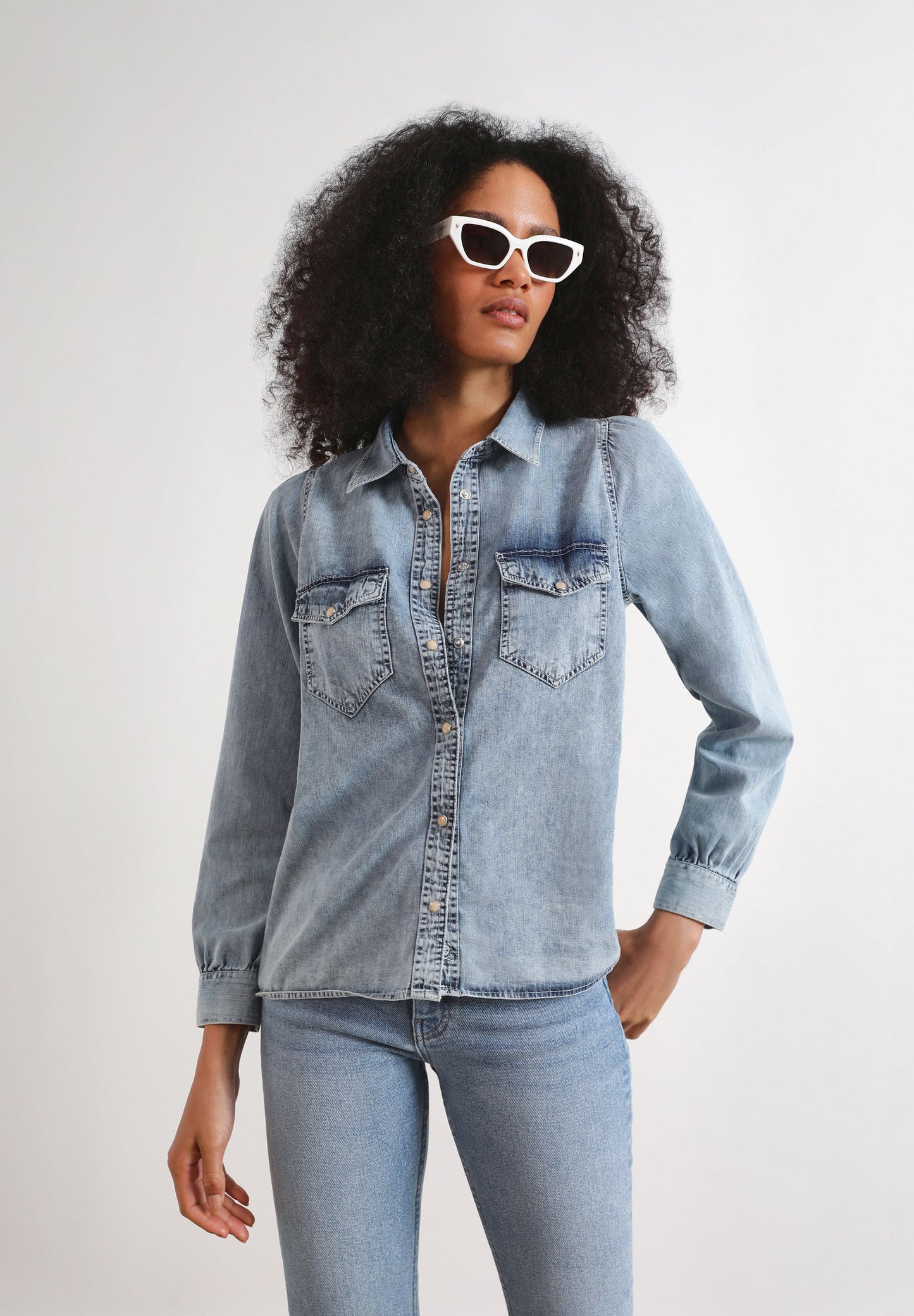 CAMISA JEAN LAVADA BOLSILLOS