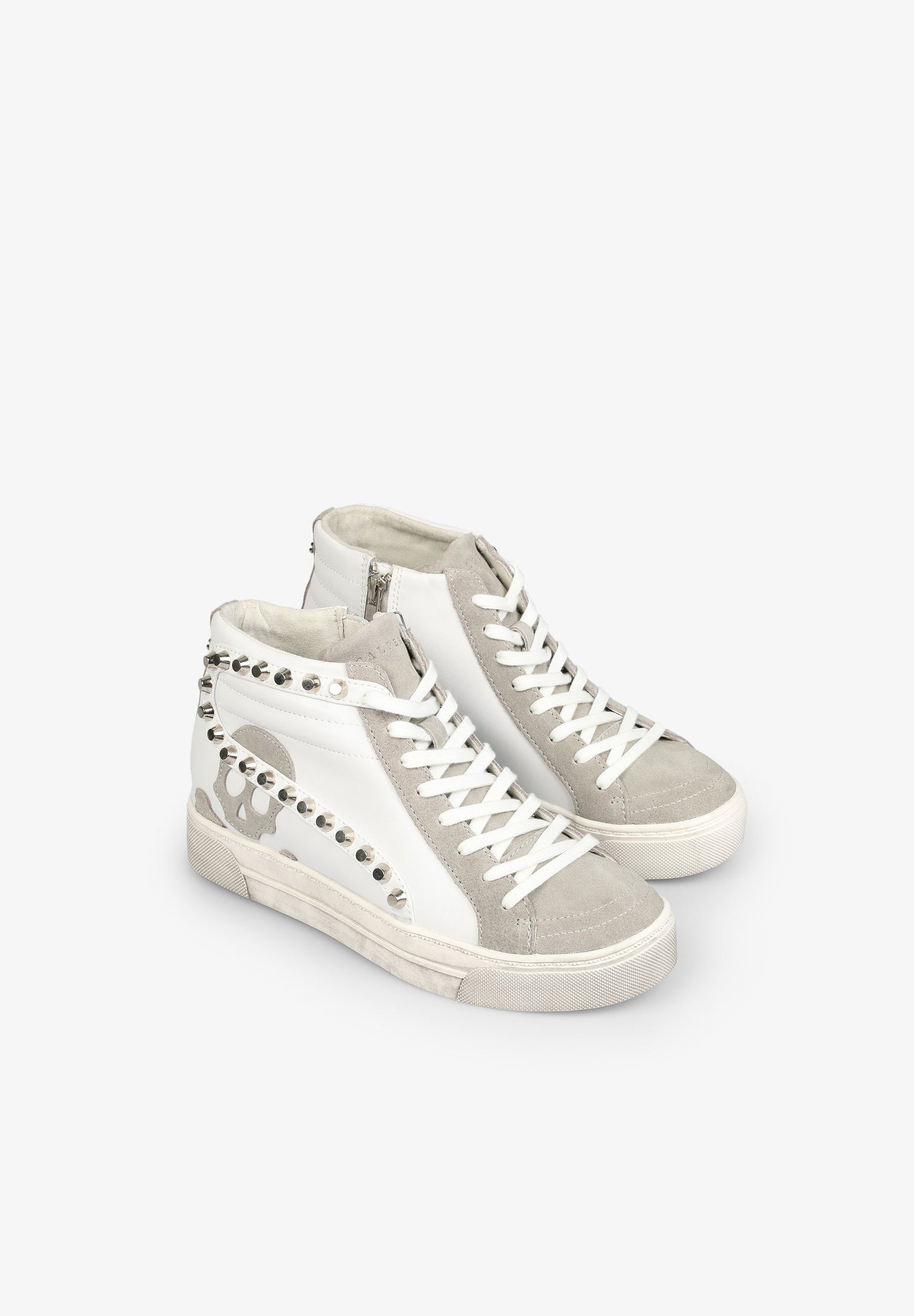 TENIS ALTAS TACHUELAS