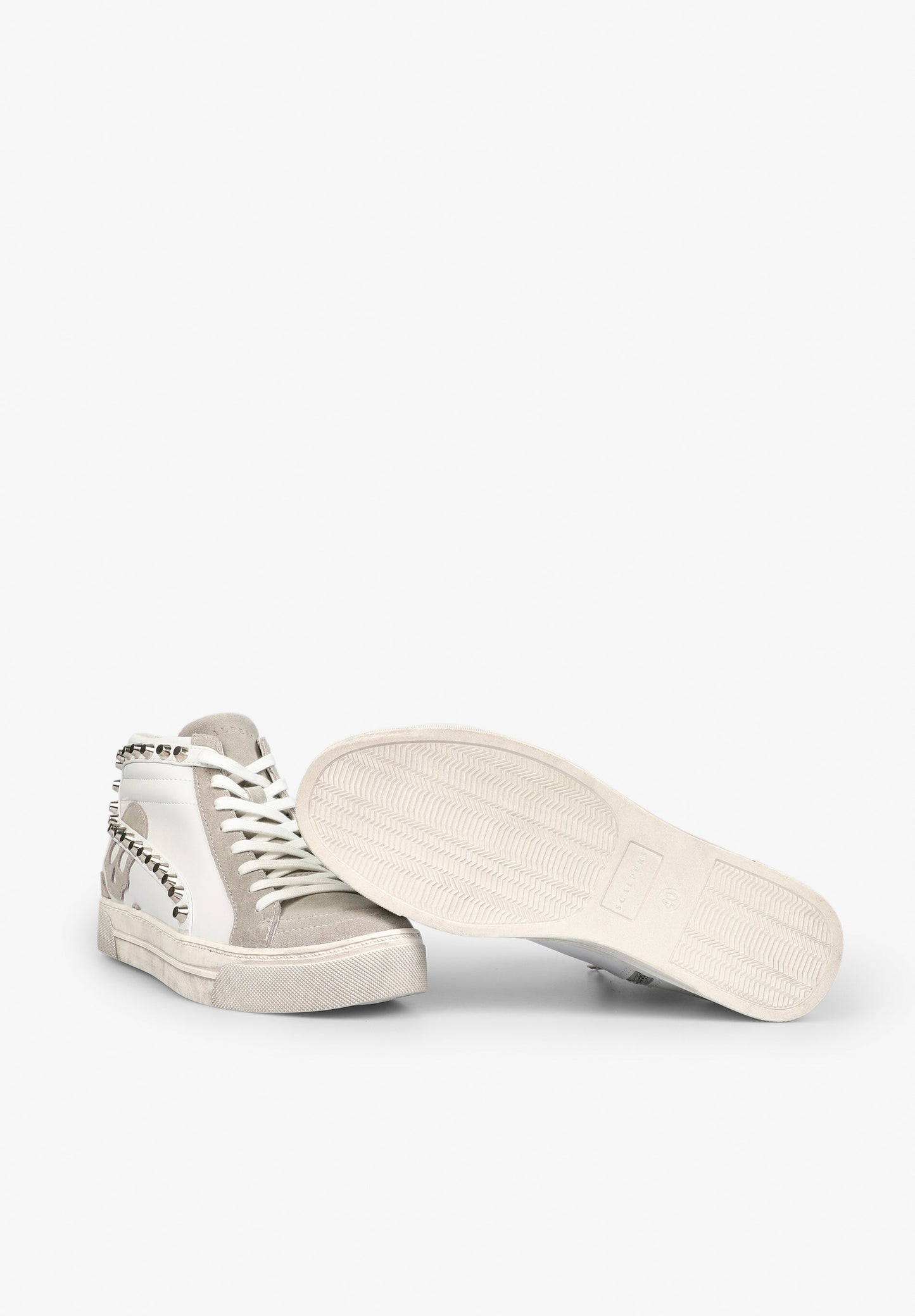 TENIS ALTAS TACHUELAS
