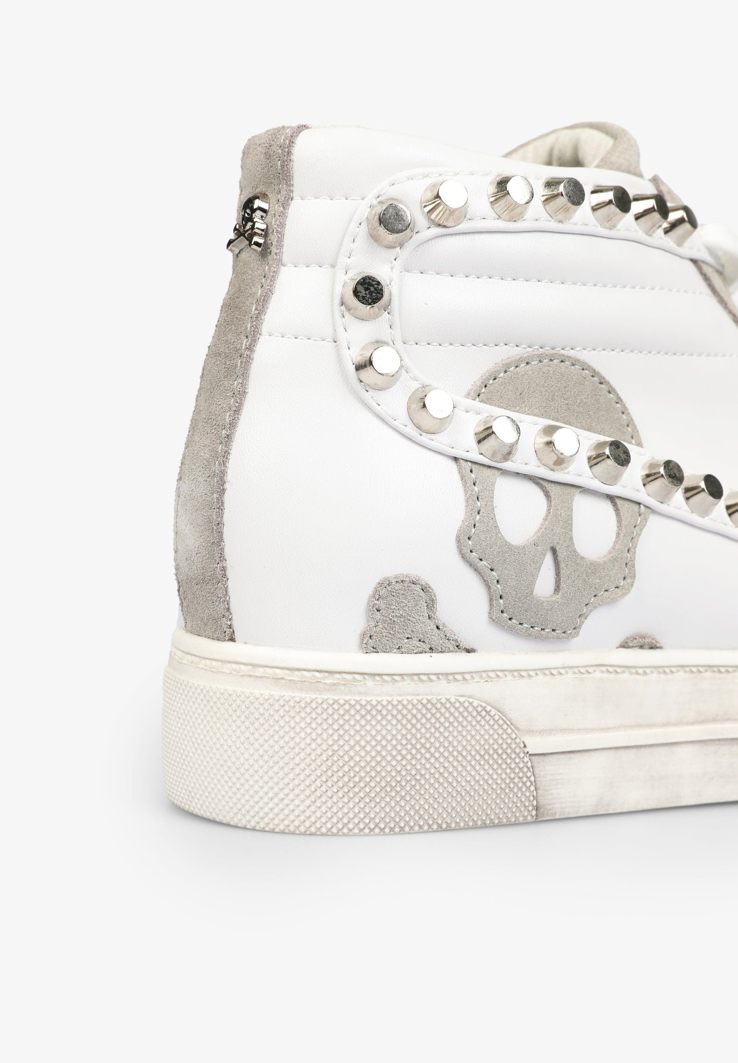 TENIS ALTAS TACHUELAS