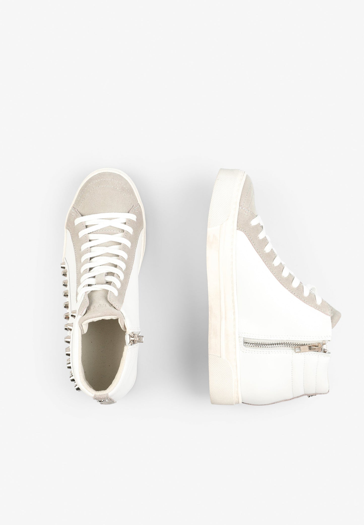 TENIS ALTAS TACHUELAS