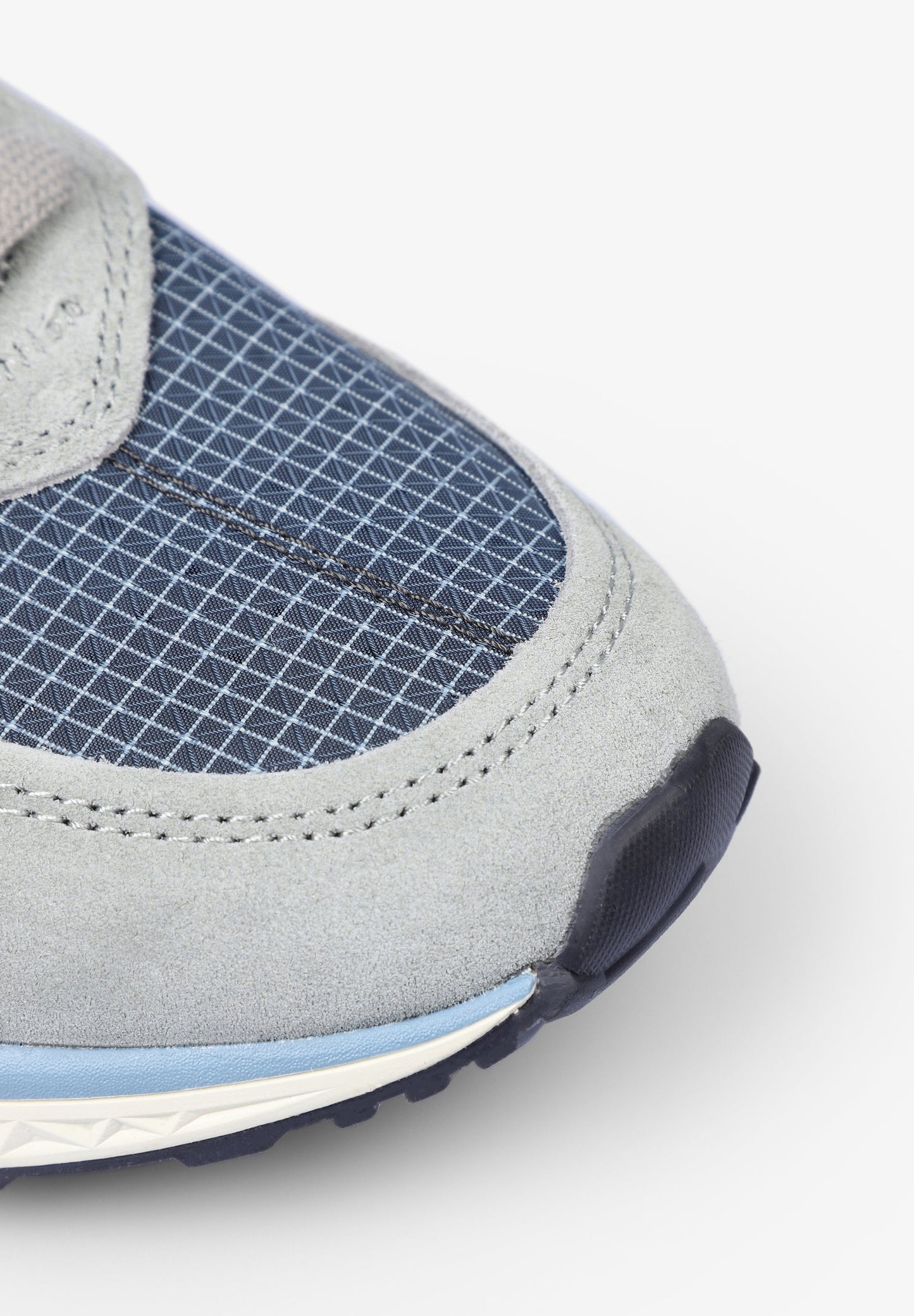 TENIS CALAVERA DETALLES FLÚOR