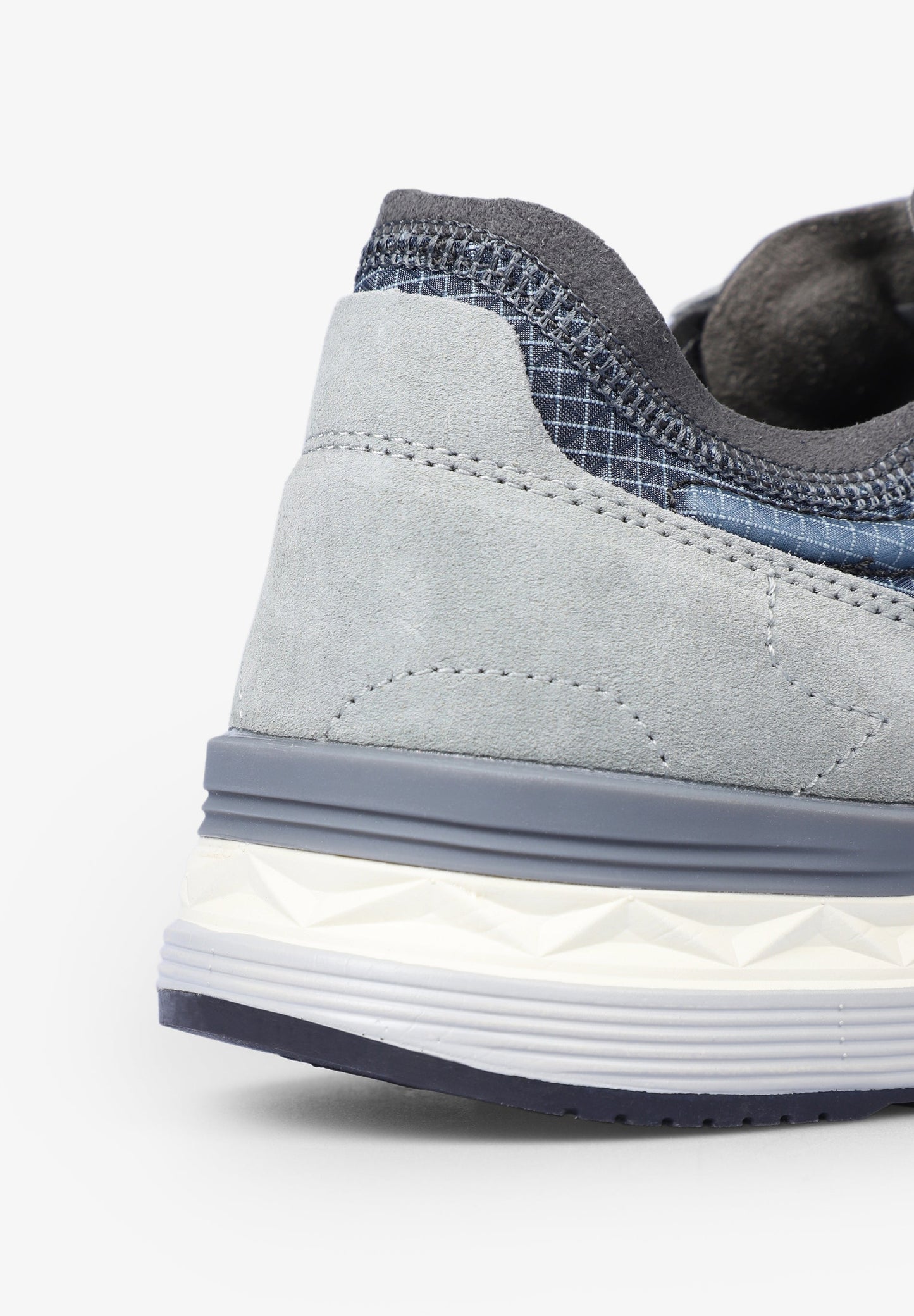 TENIS CALAVERA DETALLES FLÚOR