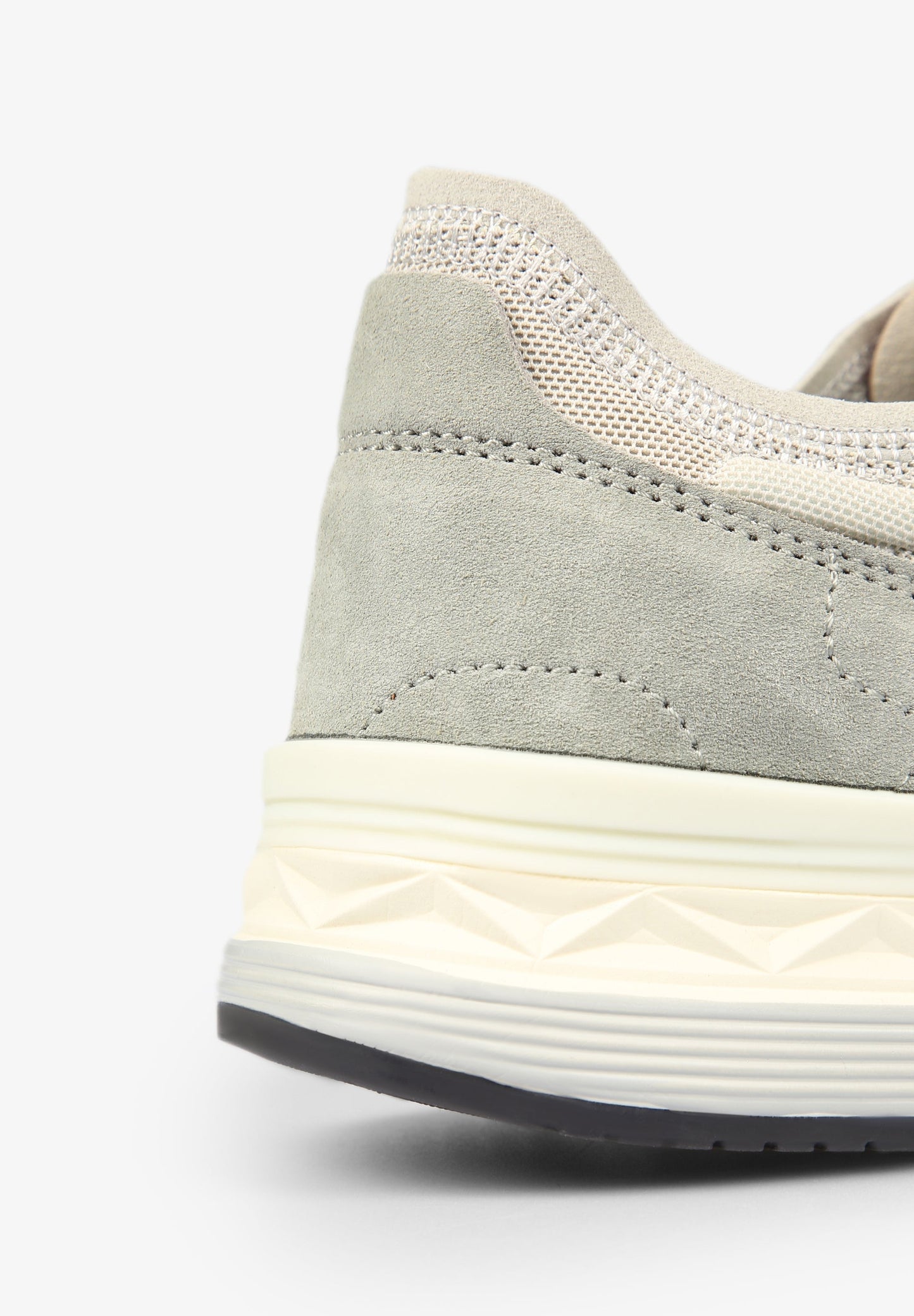 TENIS CALAVERA DETALLES FLÚOR