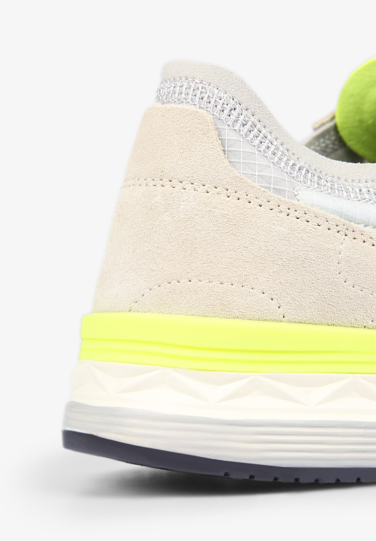 TENIS CALAVERA DETALLES FLÚOR