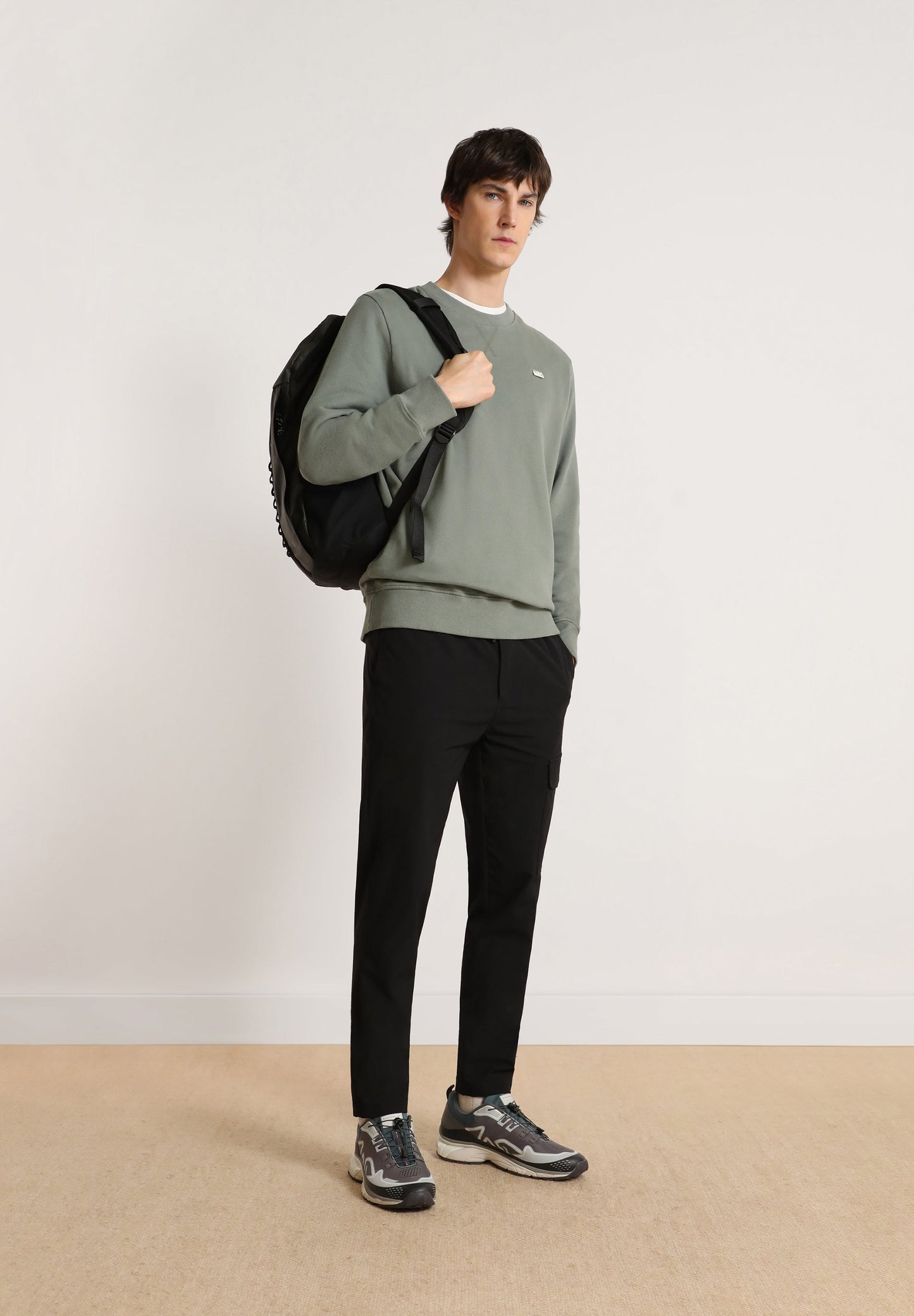 BUZO LOGO TRASERO FLOCADO