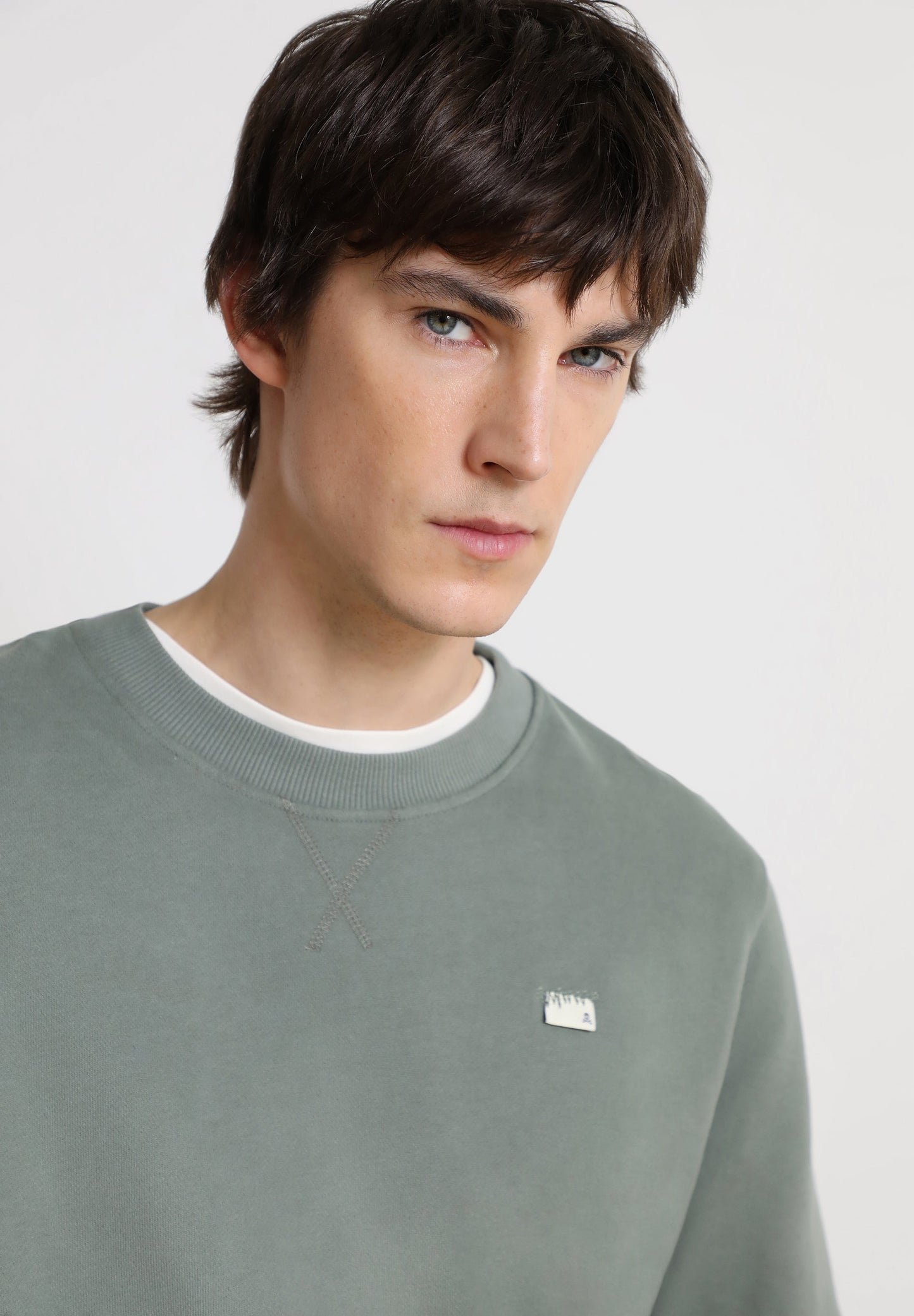 BUZO LOGO TRASERO FLOCADO