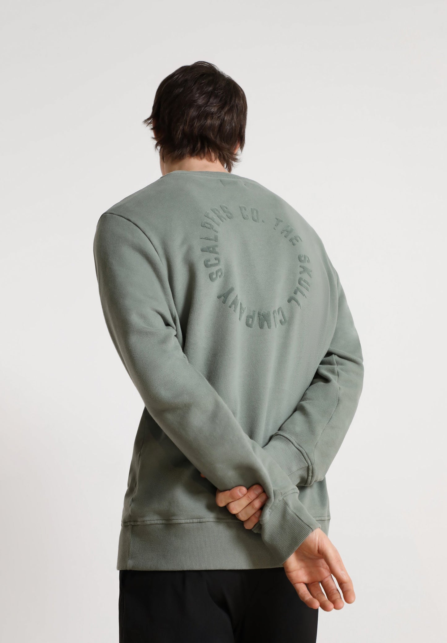 BUZO LOGO TRASERO FLOCADO