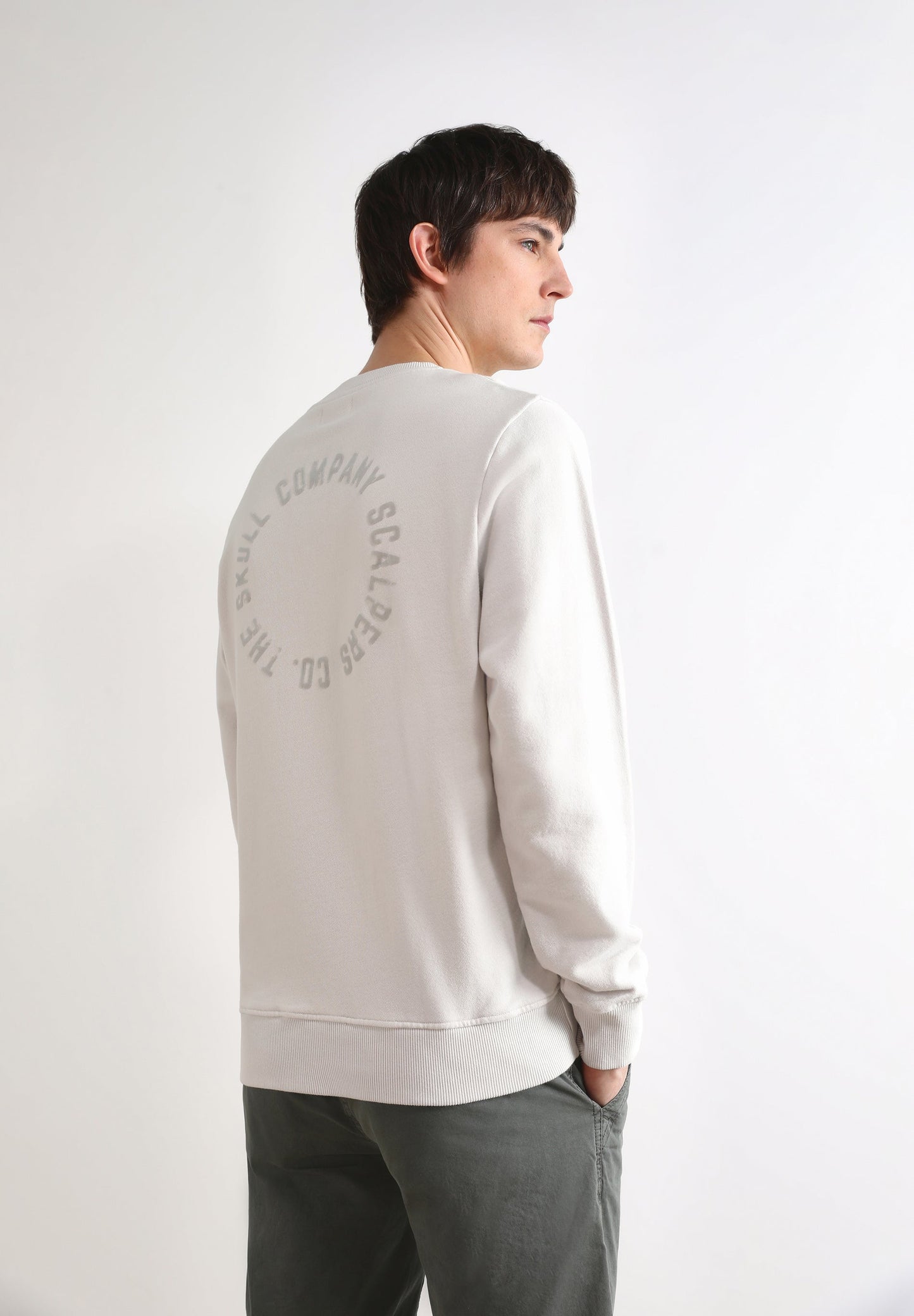 BUZO LOGO TRASERO FLOCADO