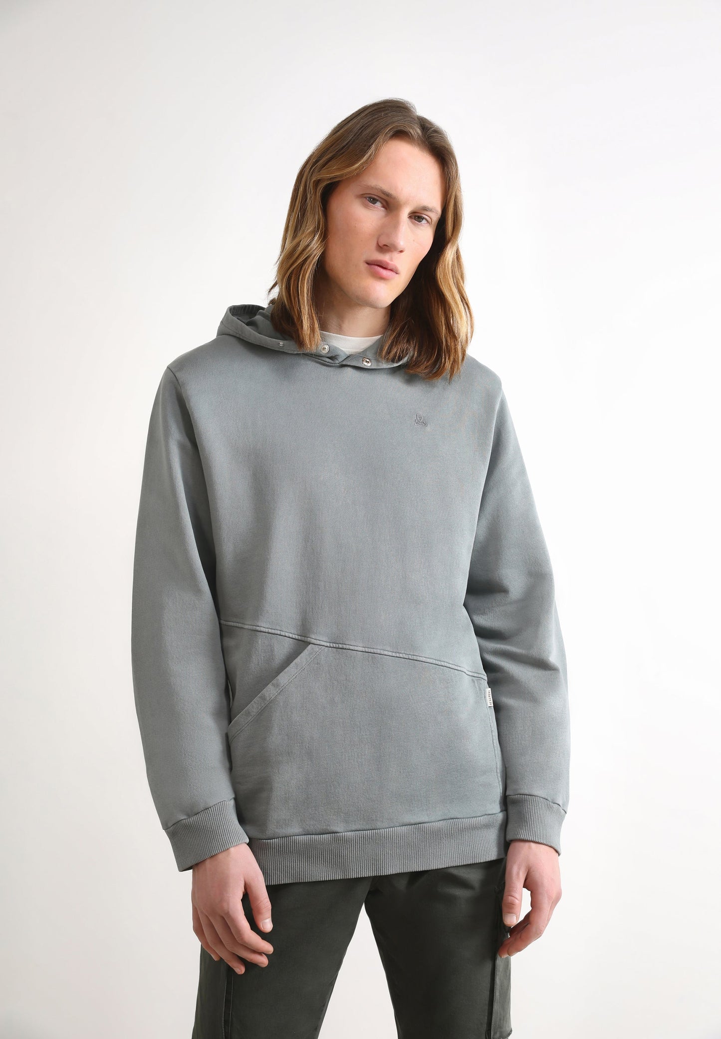 BUZO CORTE CUELLO SNAPS