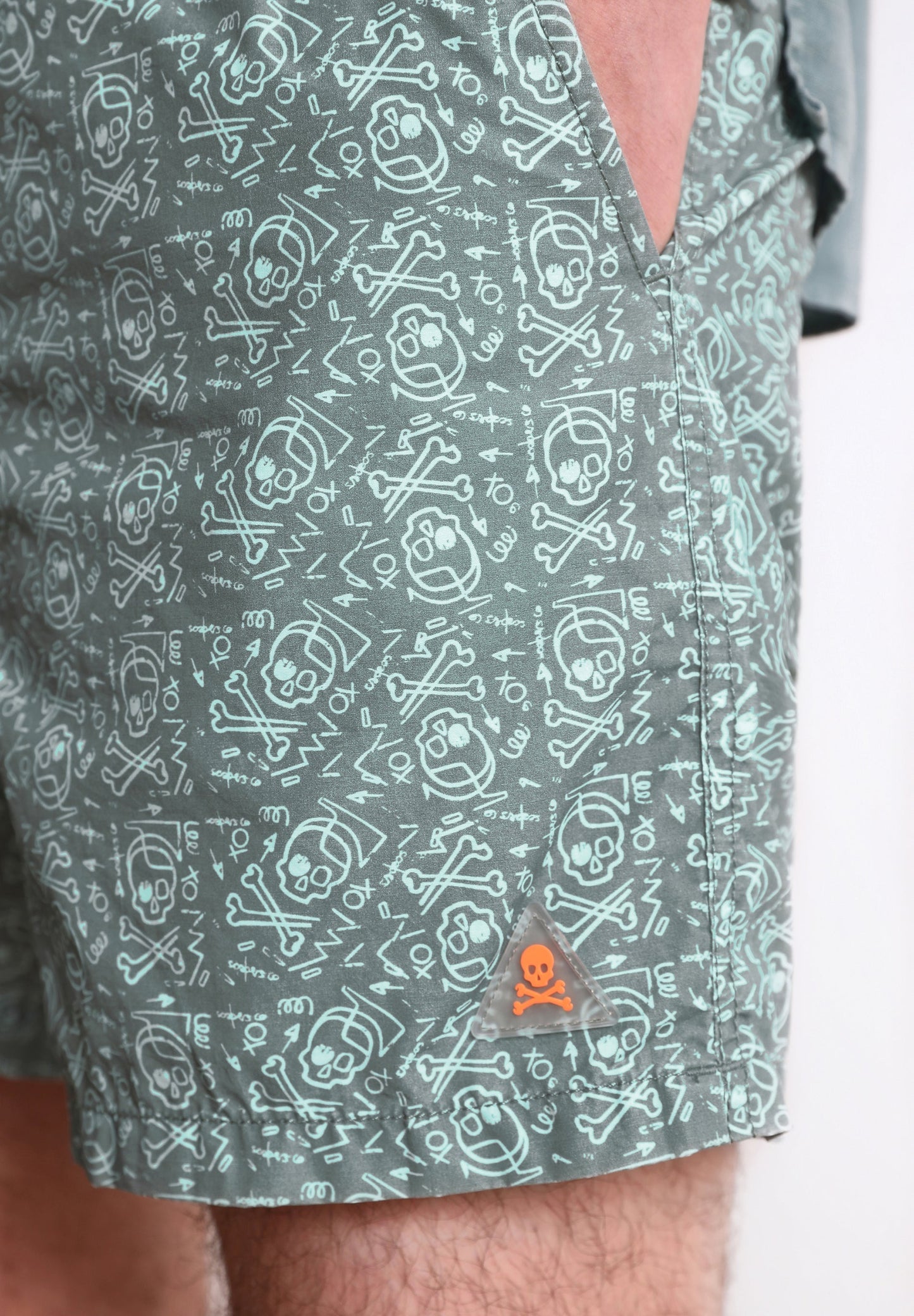 PANTALONETA DE BAÑO DIBUJO CALAVERAS
