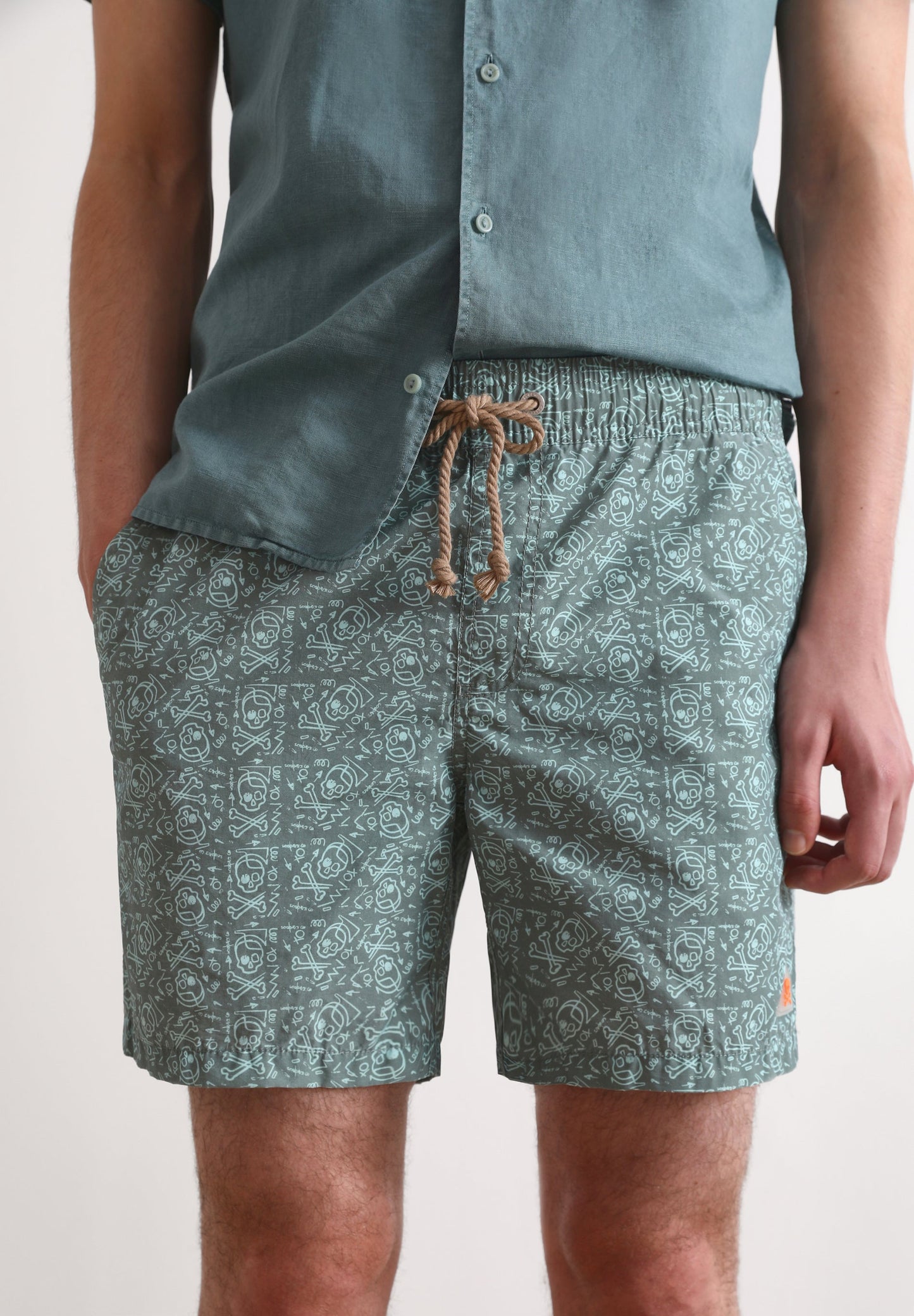 PANTALONETA DE BAÑO DIBUJO CALAVERAS