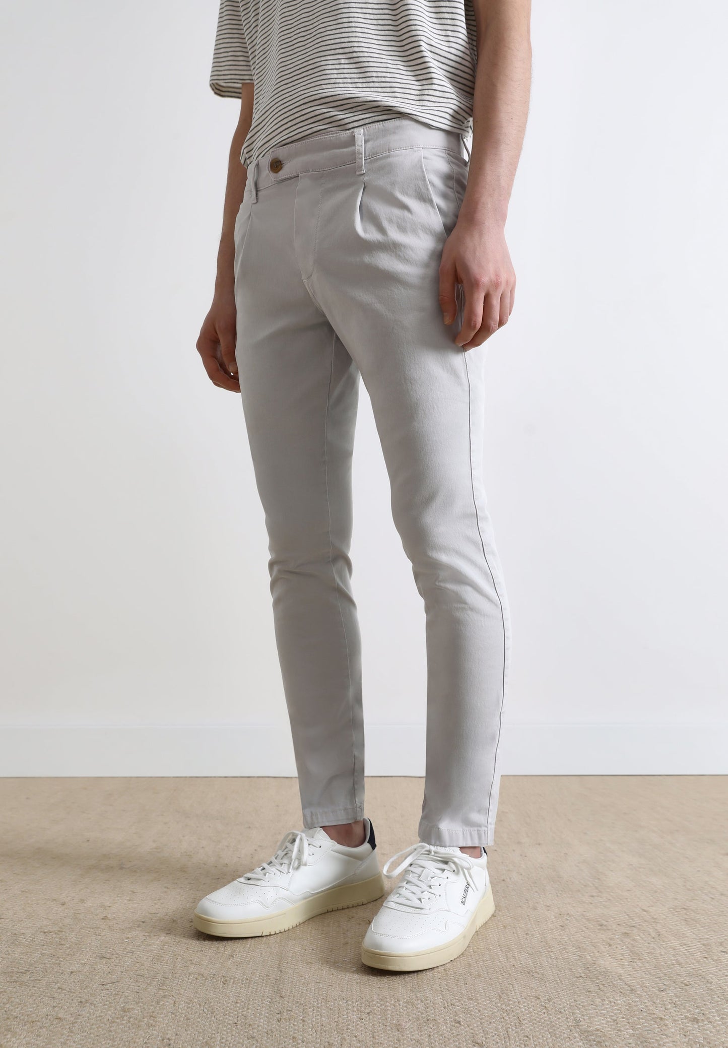 PANTALÓN CHINO PINZAS