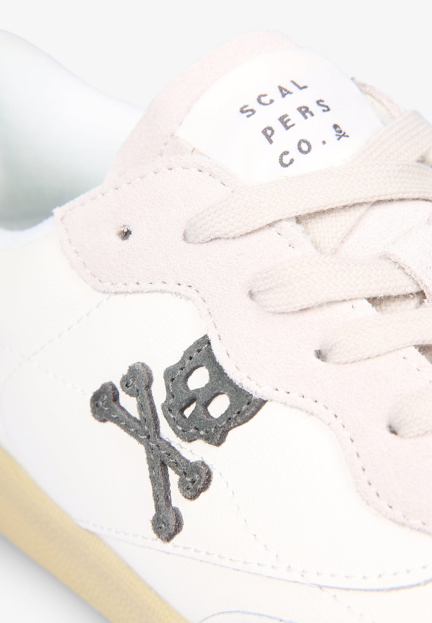 TENIS DETALLE TALÓN