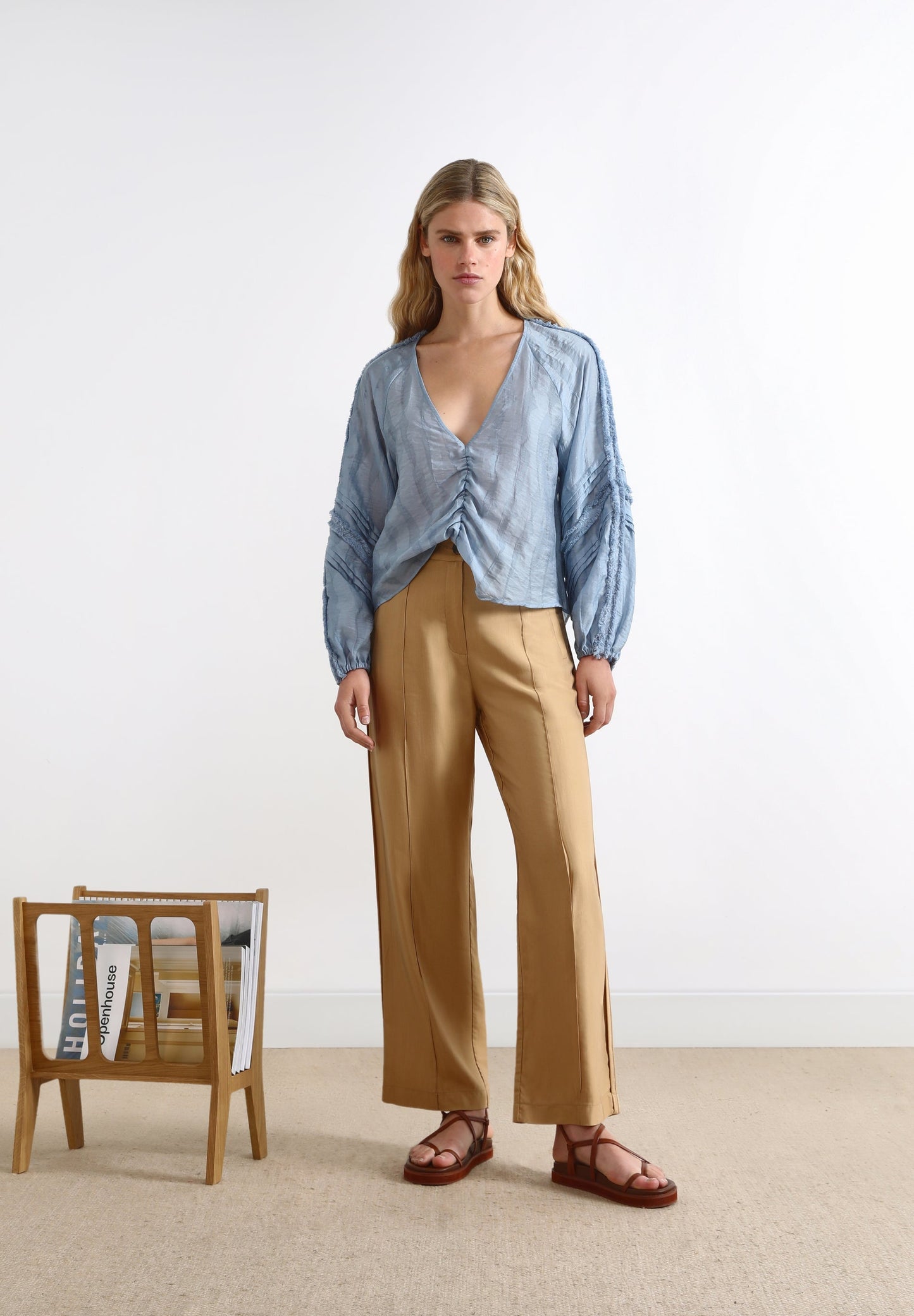 BLUSA DETALLES MANGA ABULLONADA