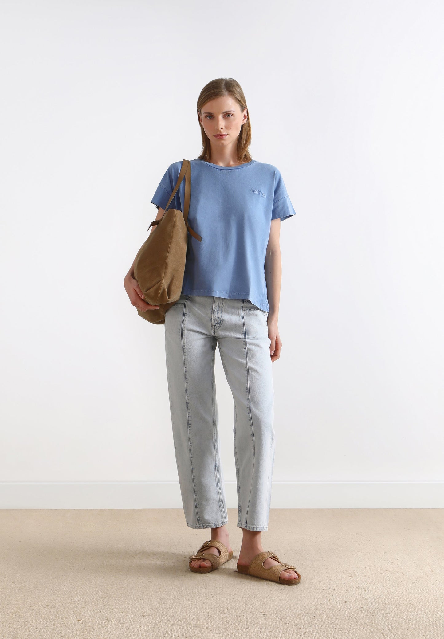 CAMISETA LOGO BORDADO