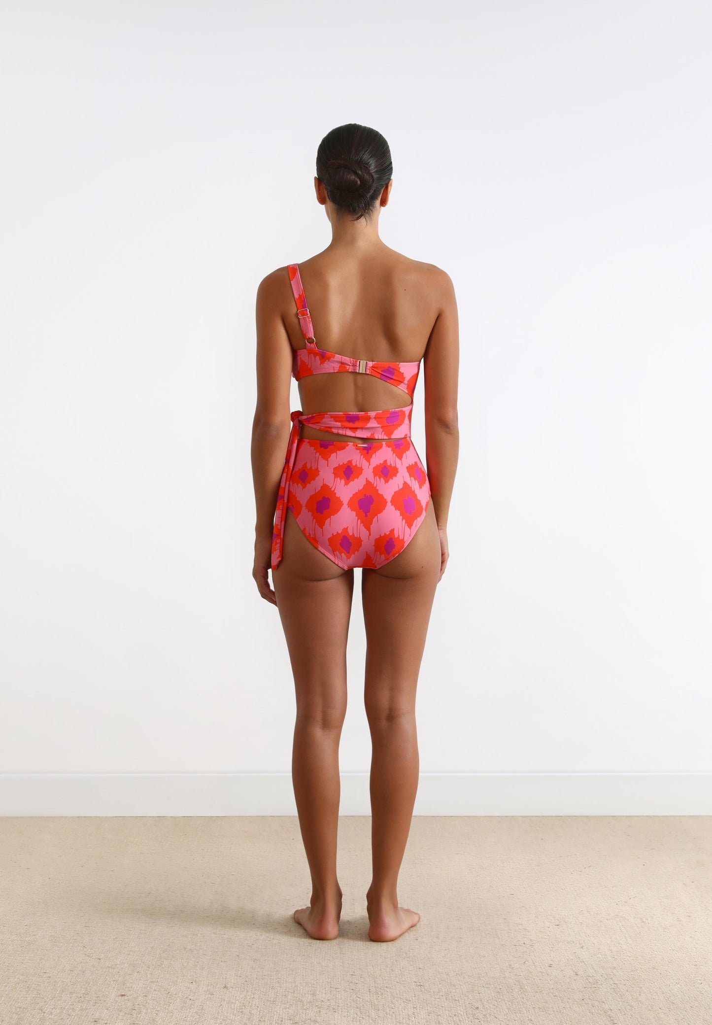 BIKINI CUT OUT
