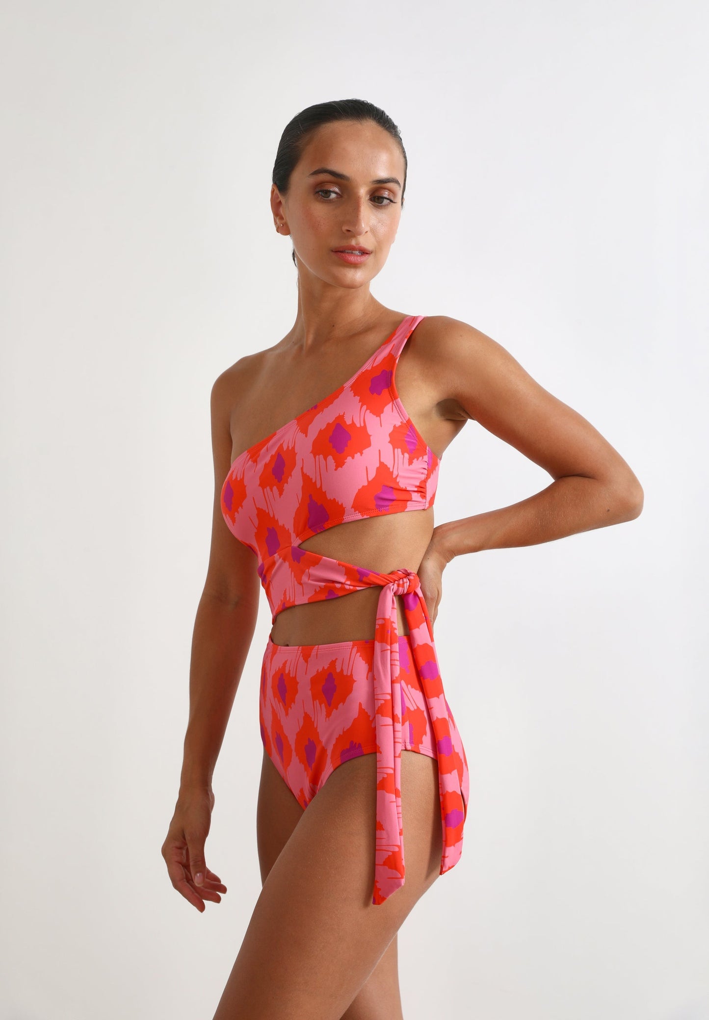 BIKINI CUT OUT