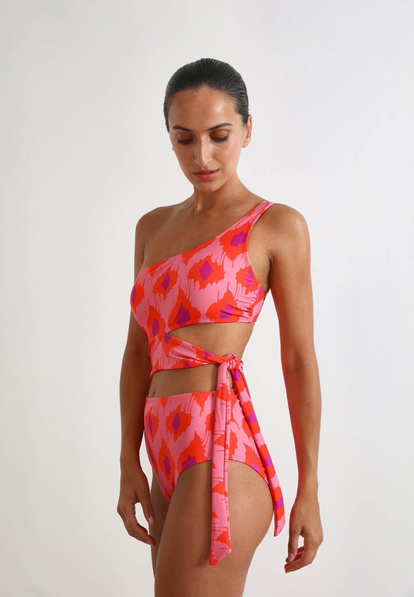 BIKINI CUT OUT