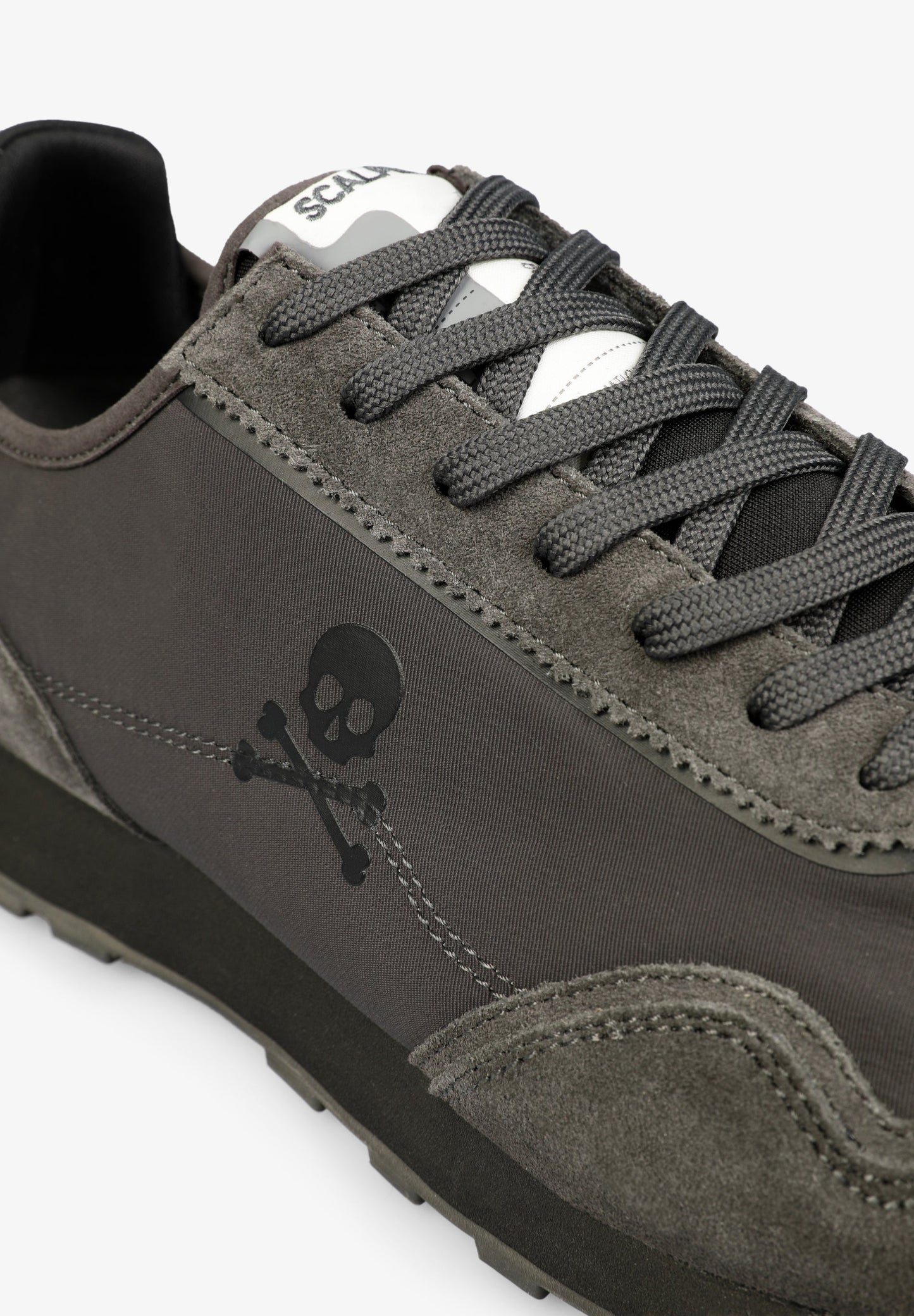 TENIS ANTE CALAVERA