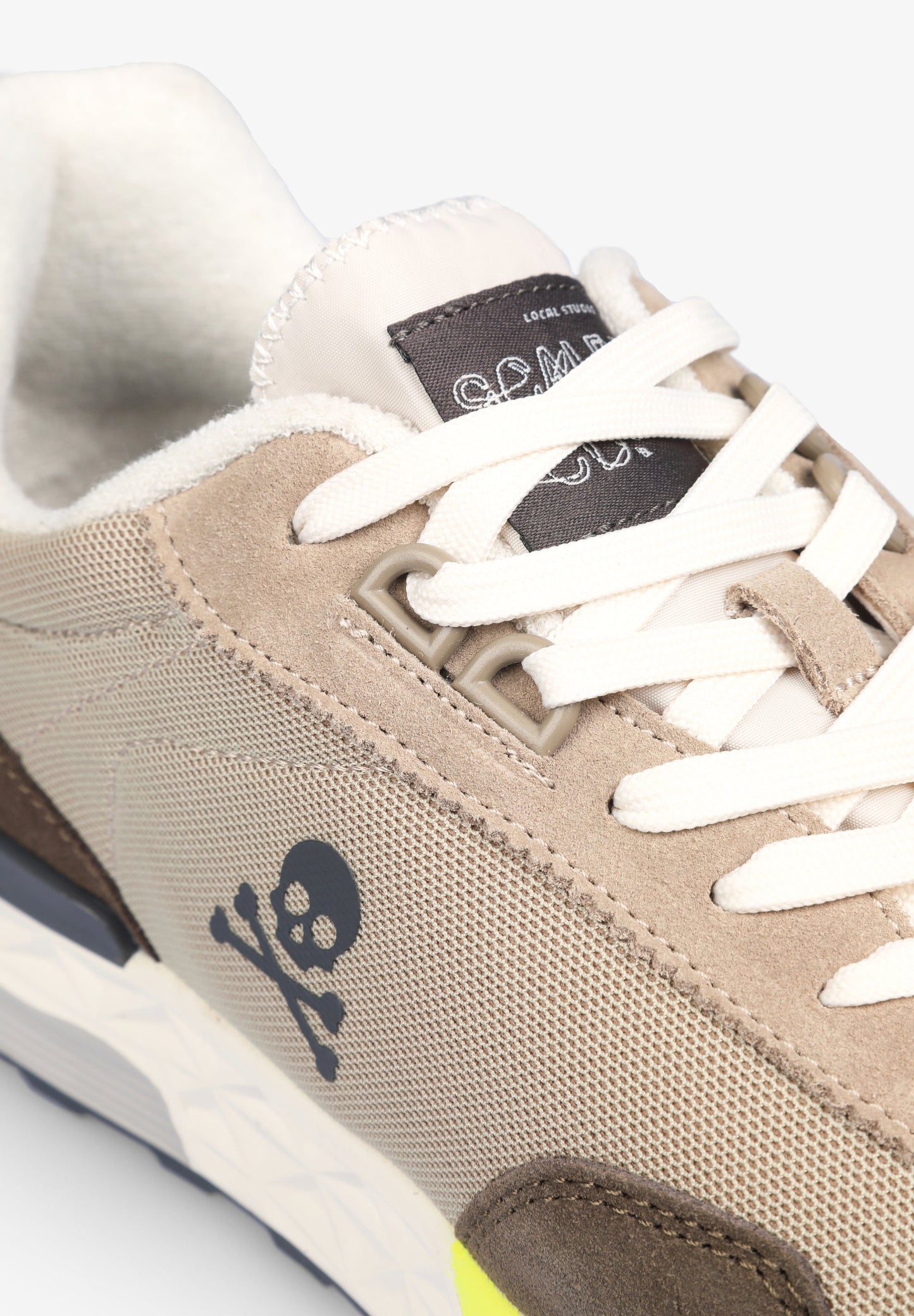 TENIS CALAVERA LATERAL