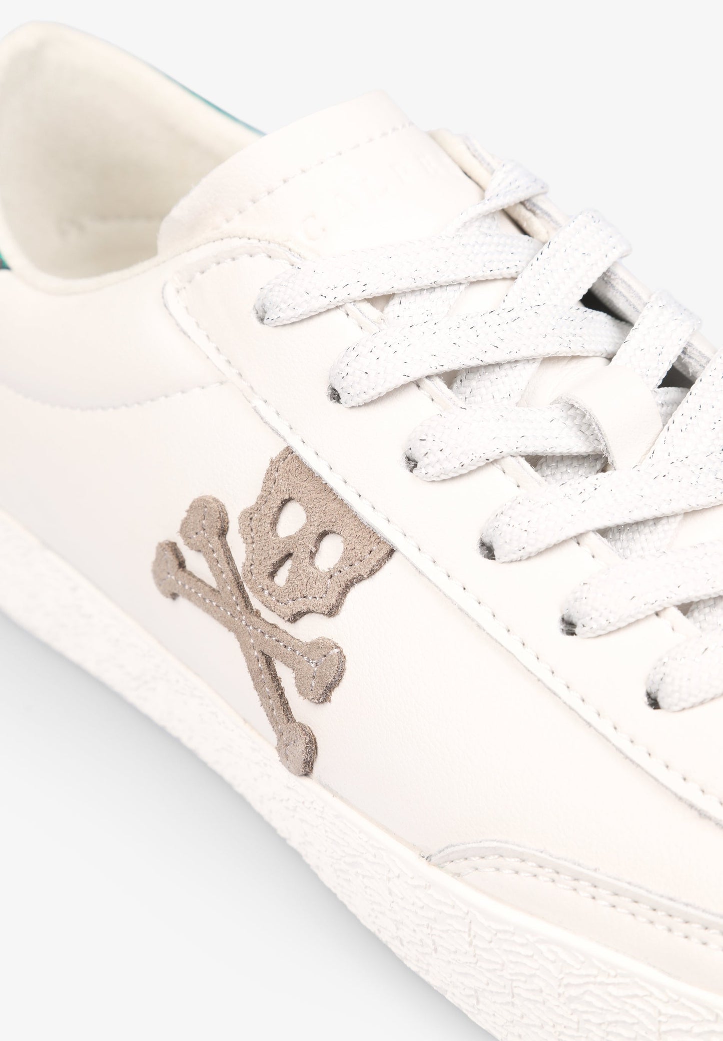 TENIS BAJAS DETALLE METALIZADO