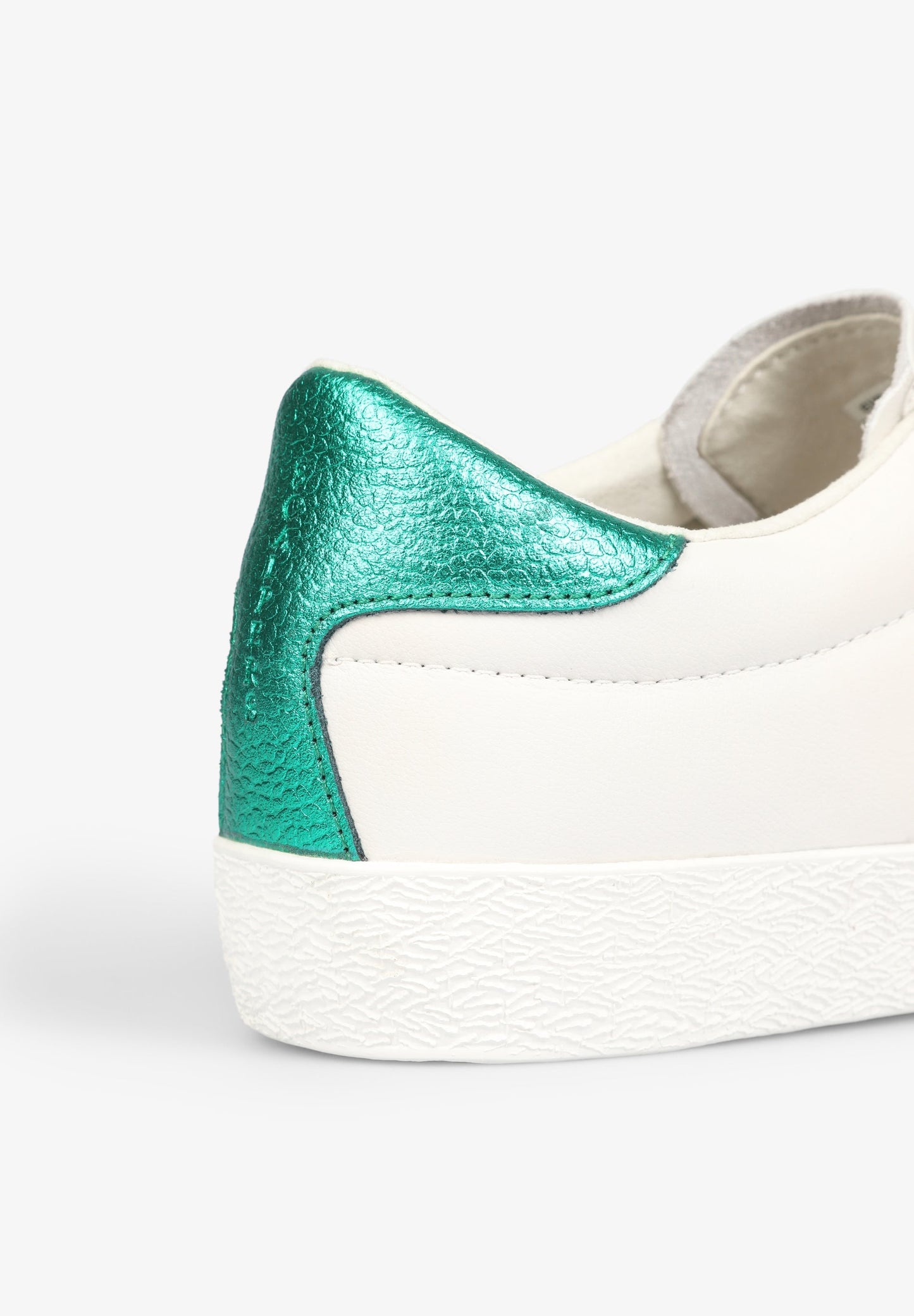 TENIS BAJAS DETALLE METALIZADO