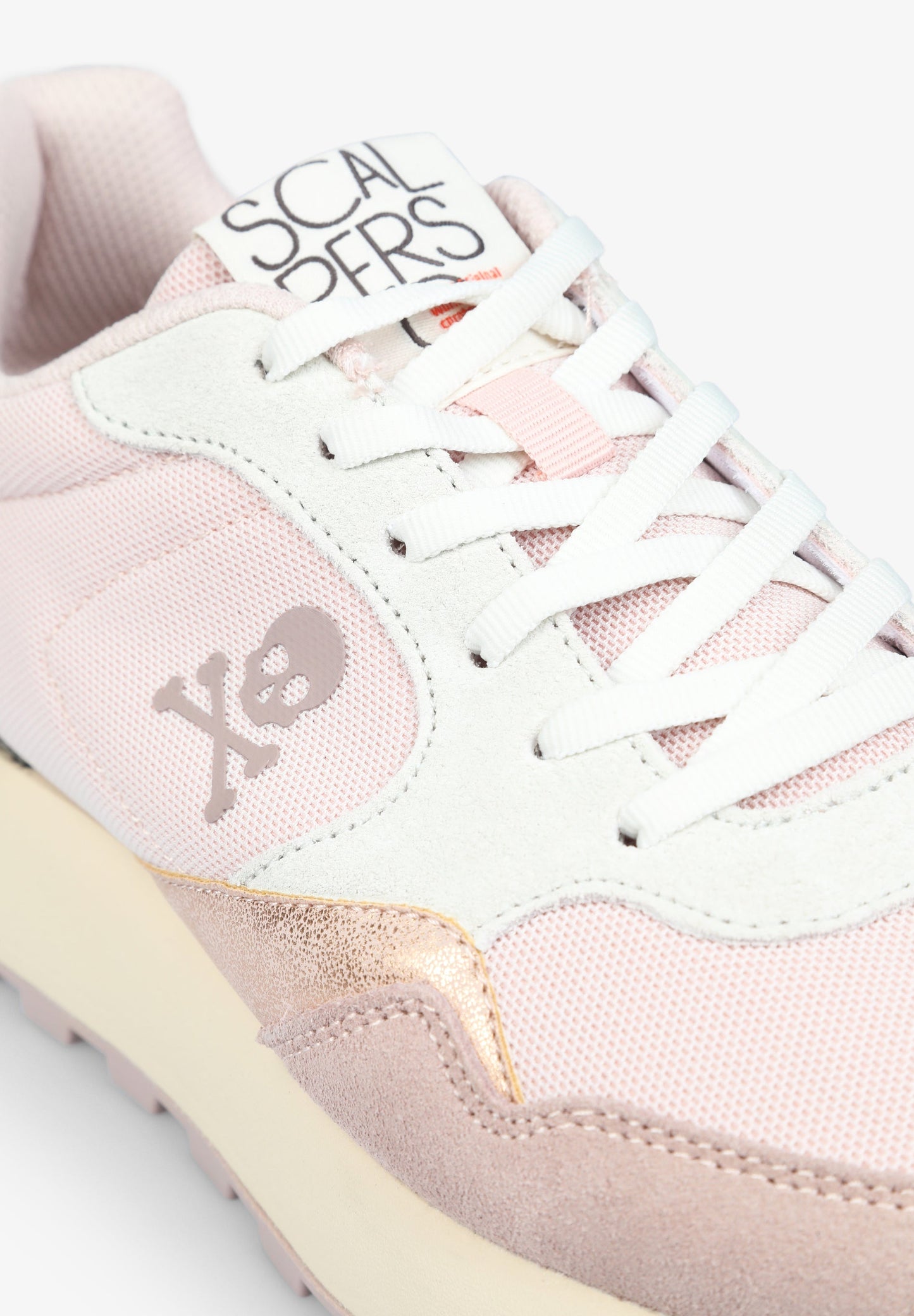 TENIS DETALLE METALIZADO