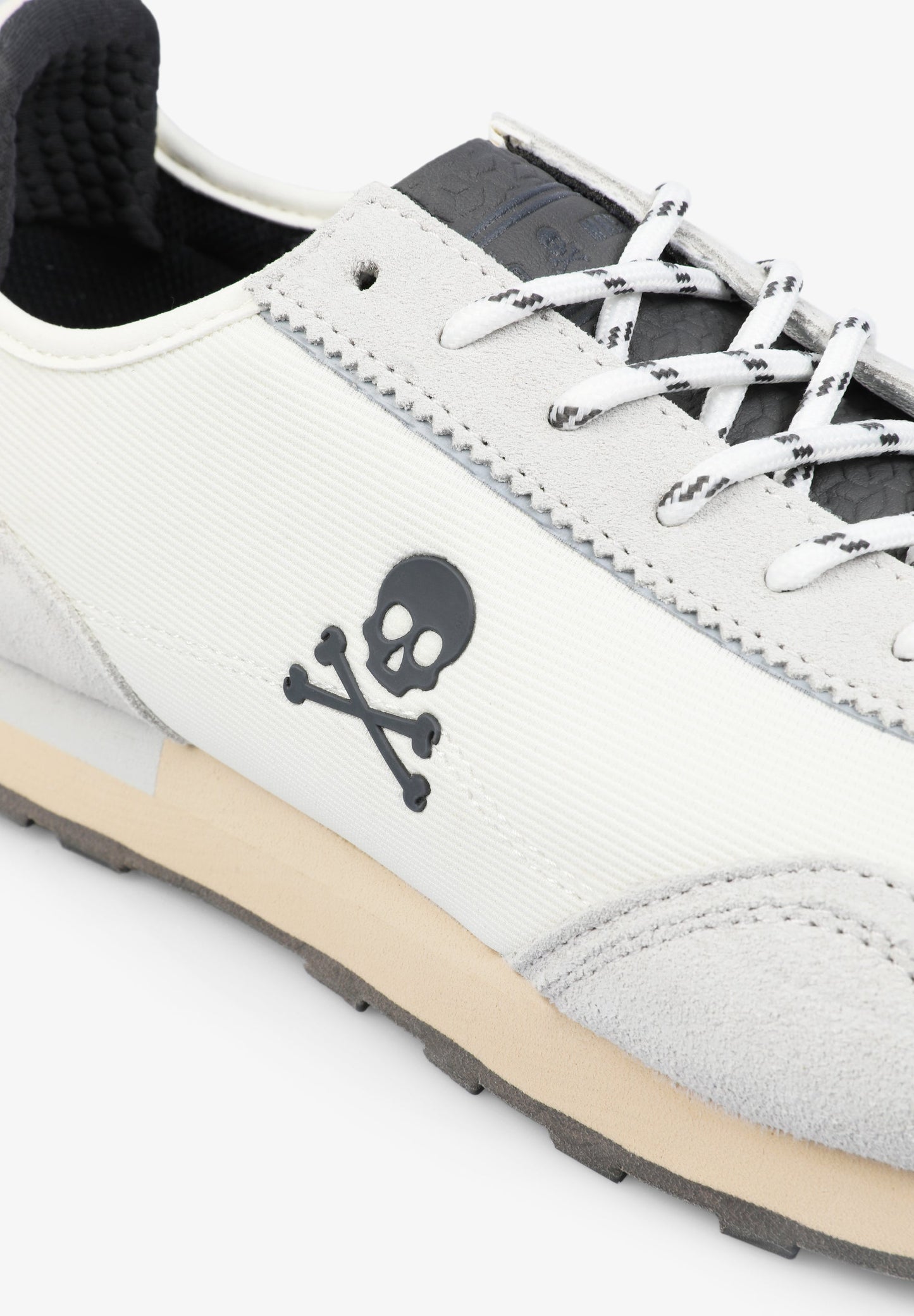 TENIS ANTE CALAVERA