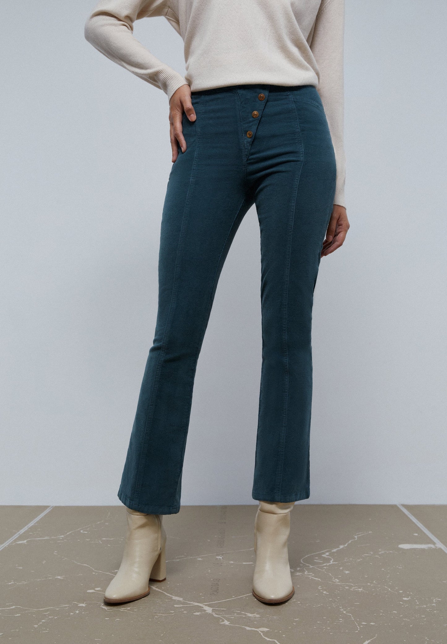 PANTALÓN FLARE PANA