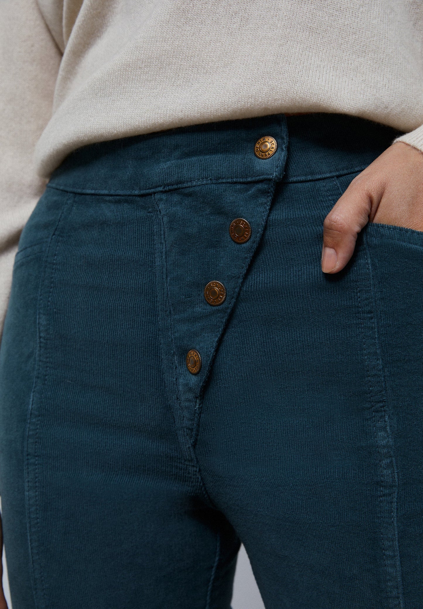 PANTALÓN FLARE PANA