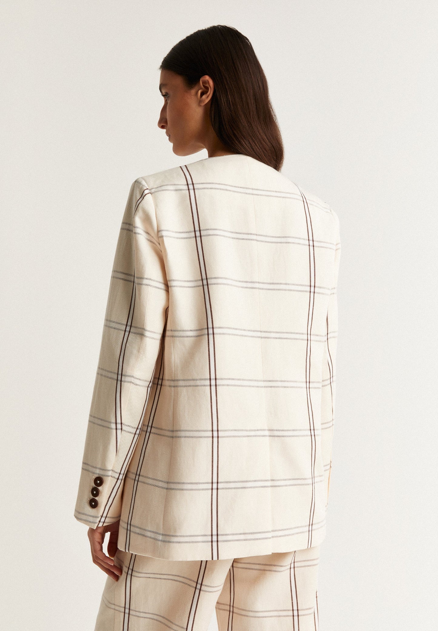 BLAZER CUADROS ESCOTE PICO