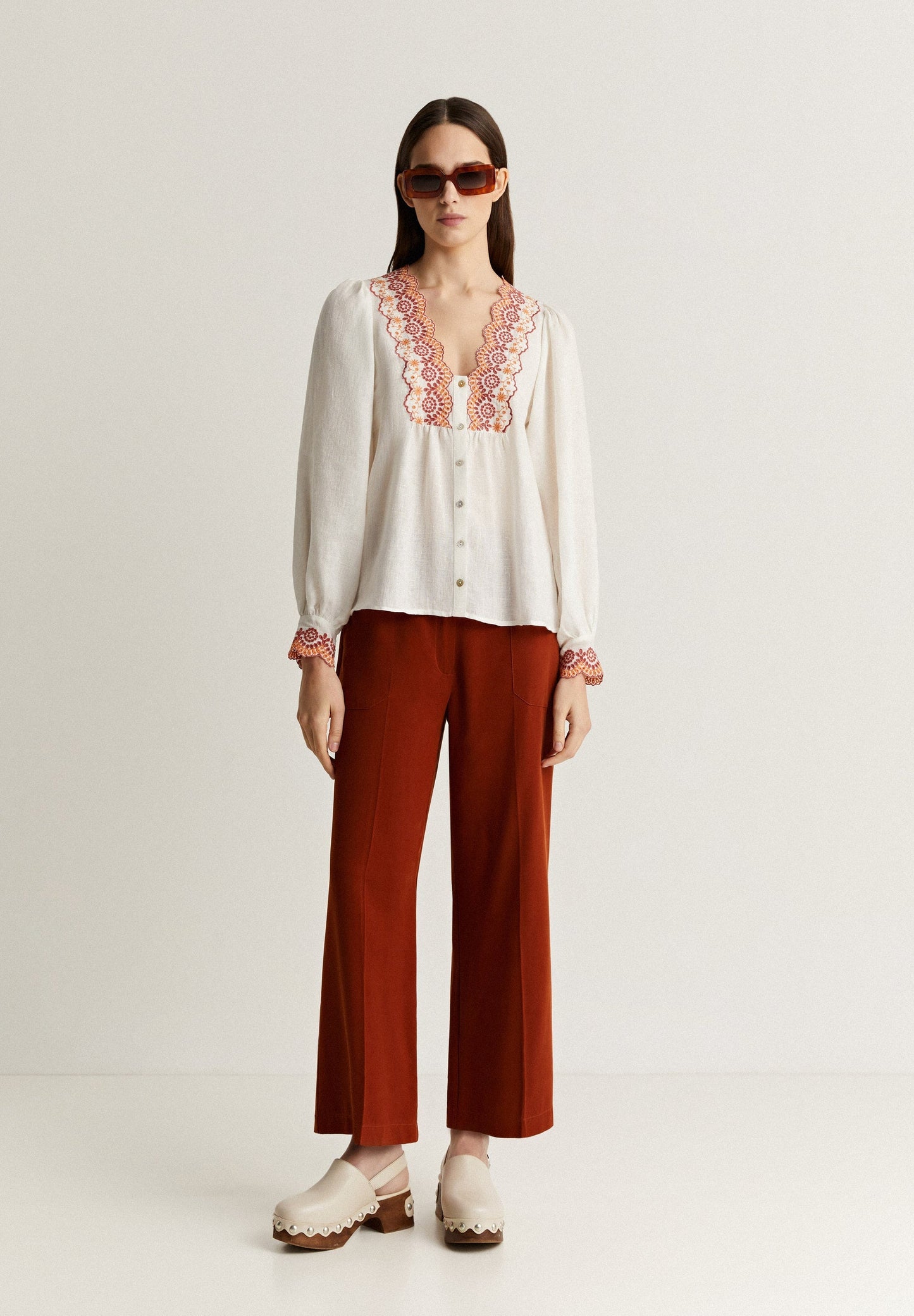 BLUSA BORDADO CONTRASTE