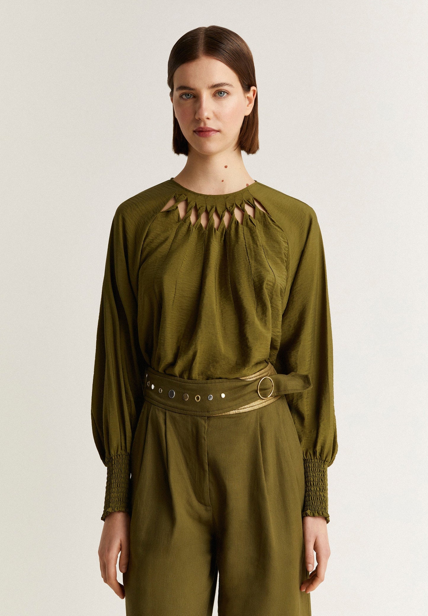 BLUSA DETALLE ABERTURAS