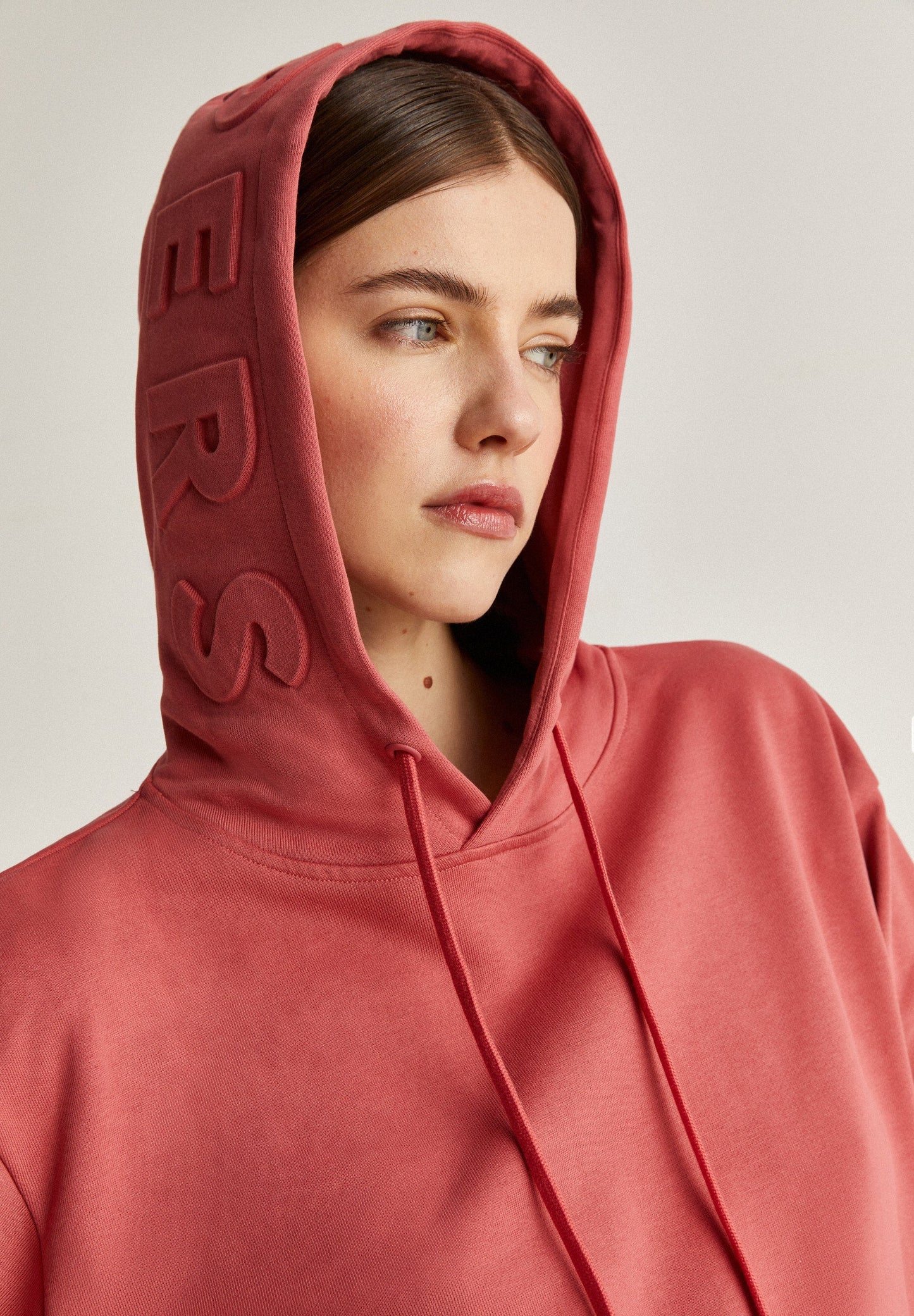 SUDADERA CAPUCHA LOGO RELIEVE