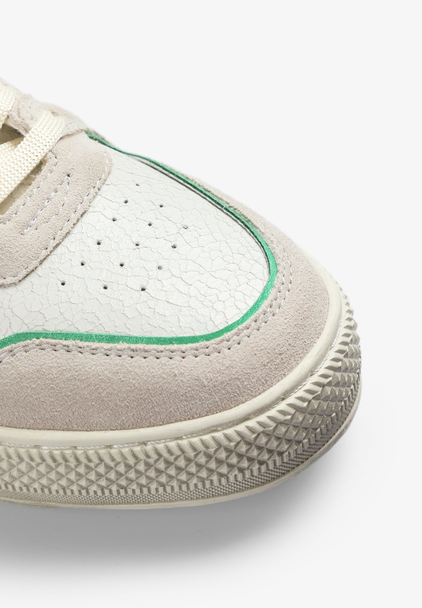 TENIS ALTAS DETALLES METALIZADOS