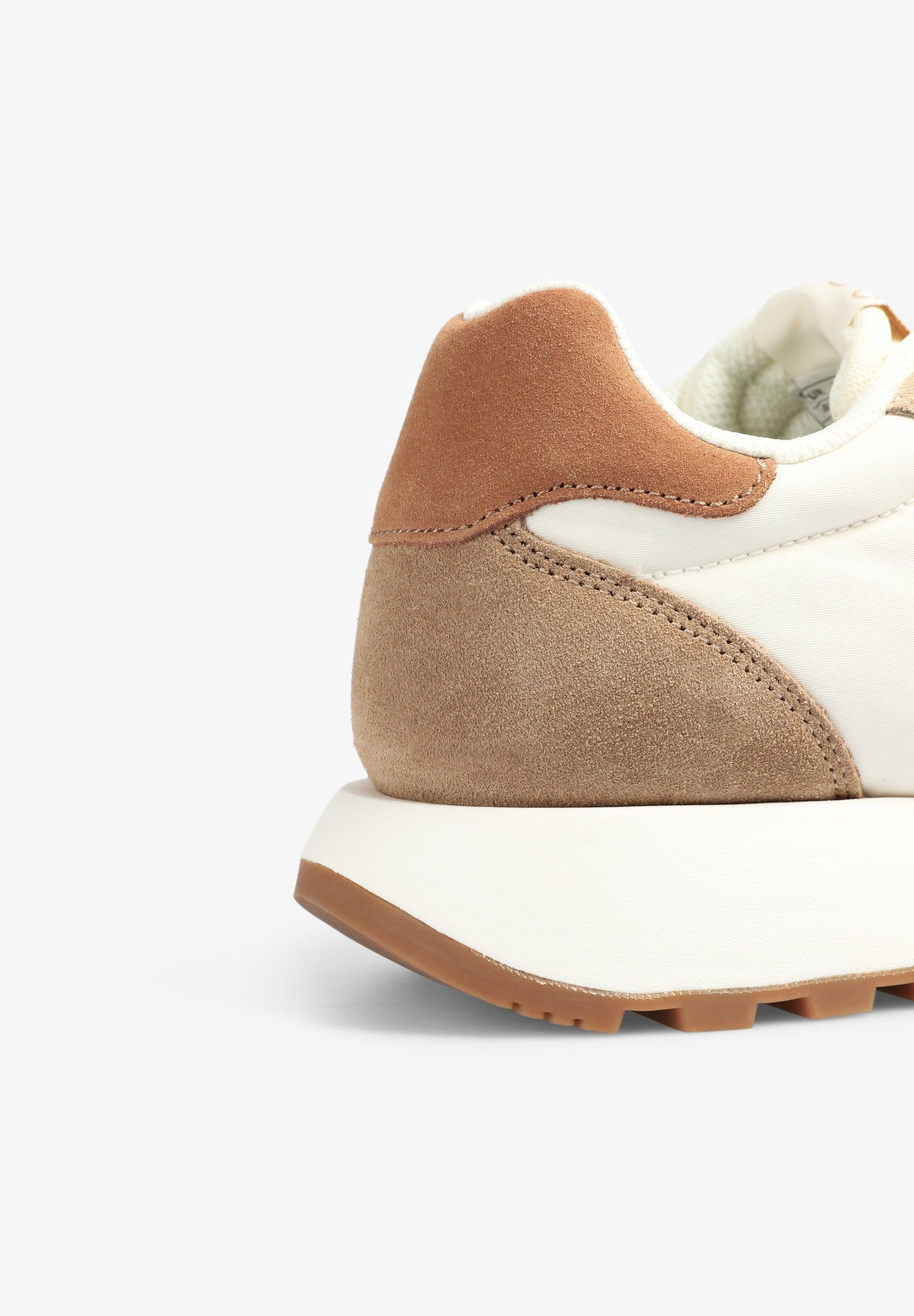 TENIS DETALLE METALIZADO