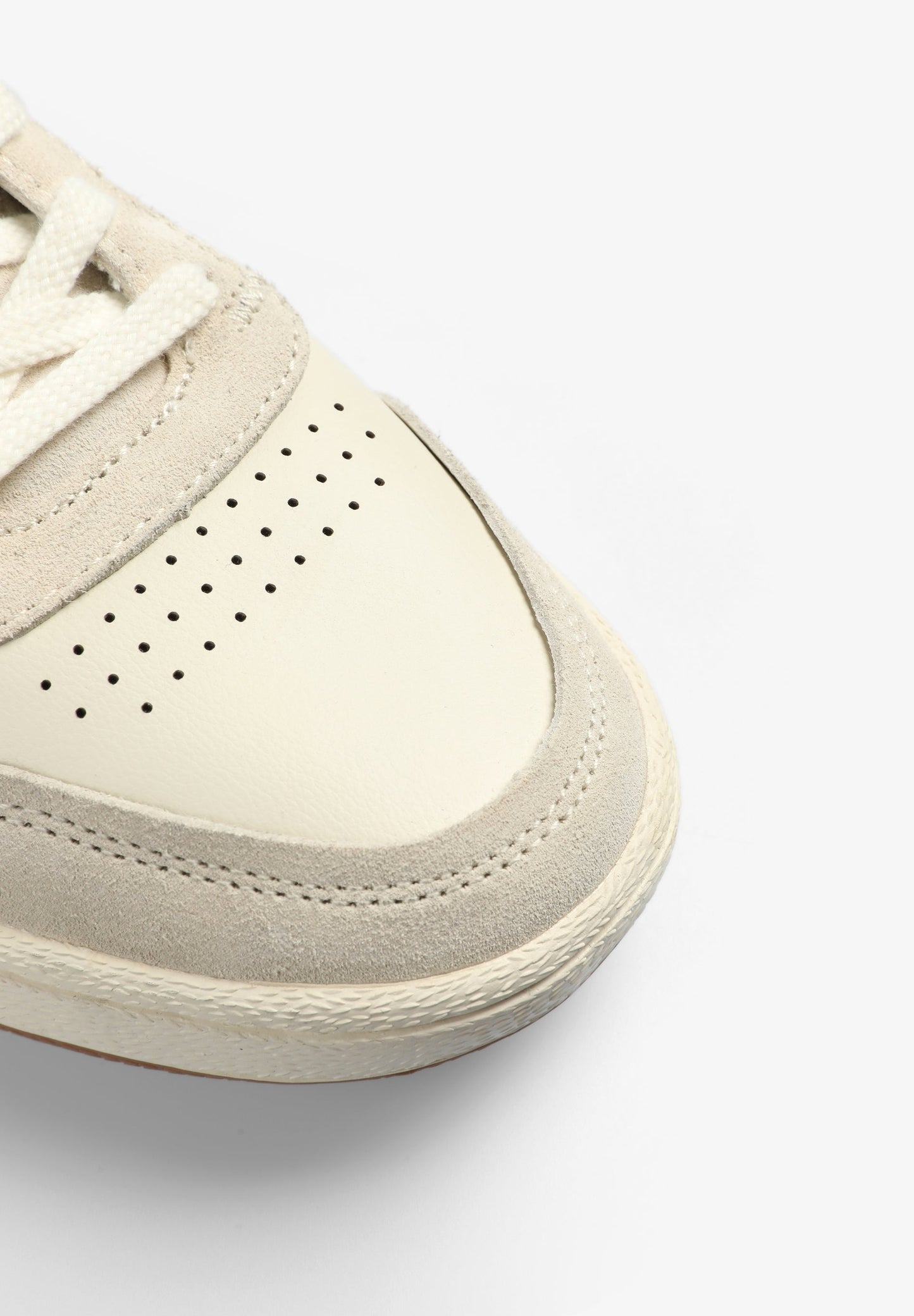 TENIS NAPA DETALLE RELIEVE