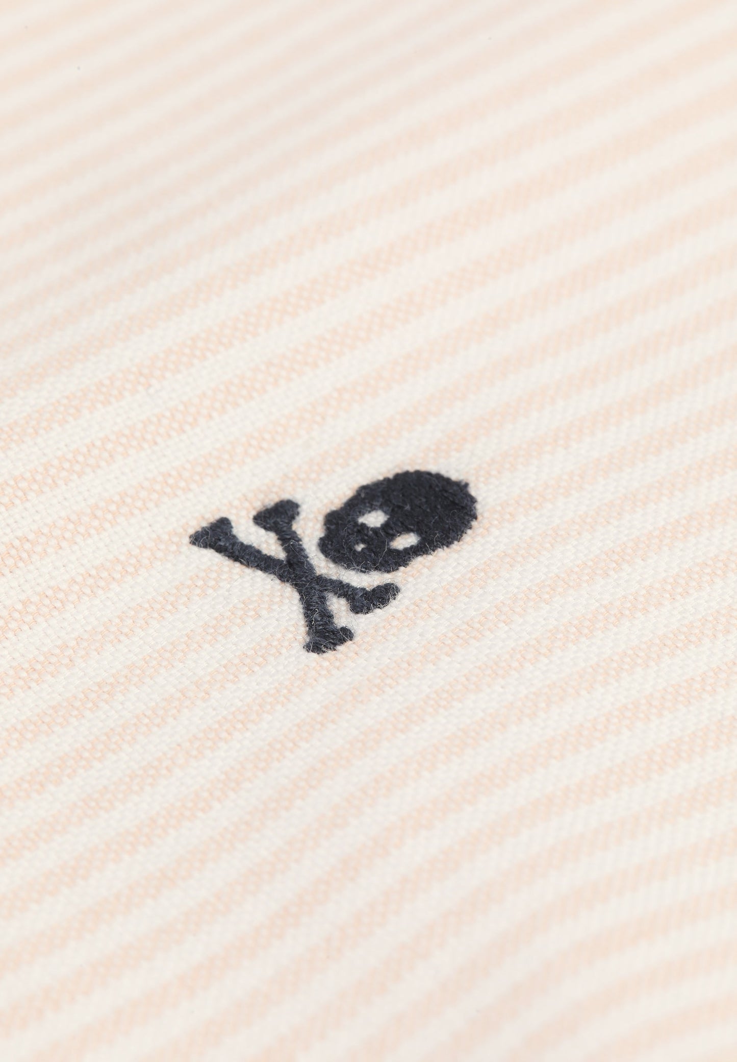 CAMISA CALAVERA CUELLO BOTONES