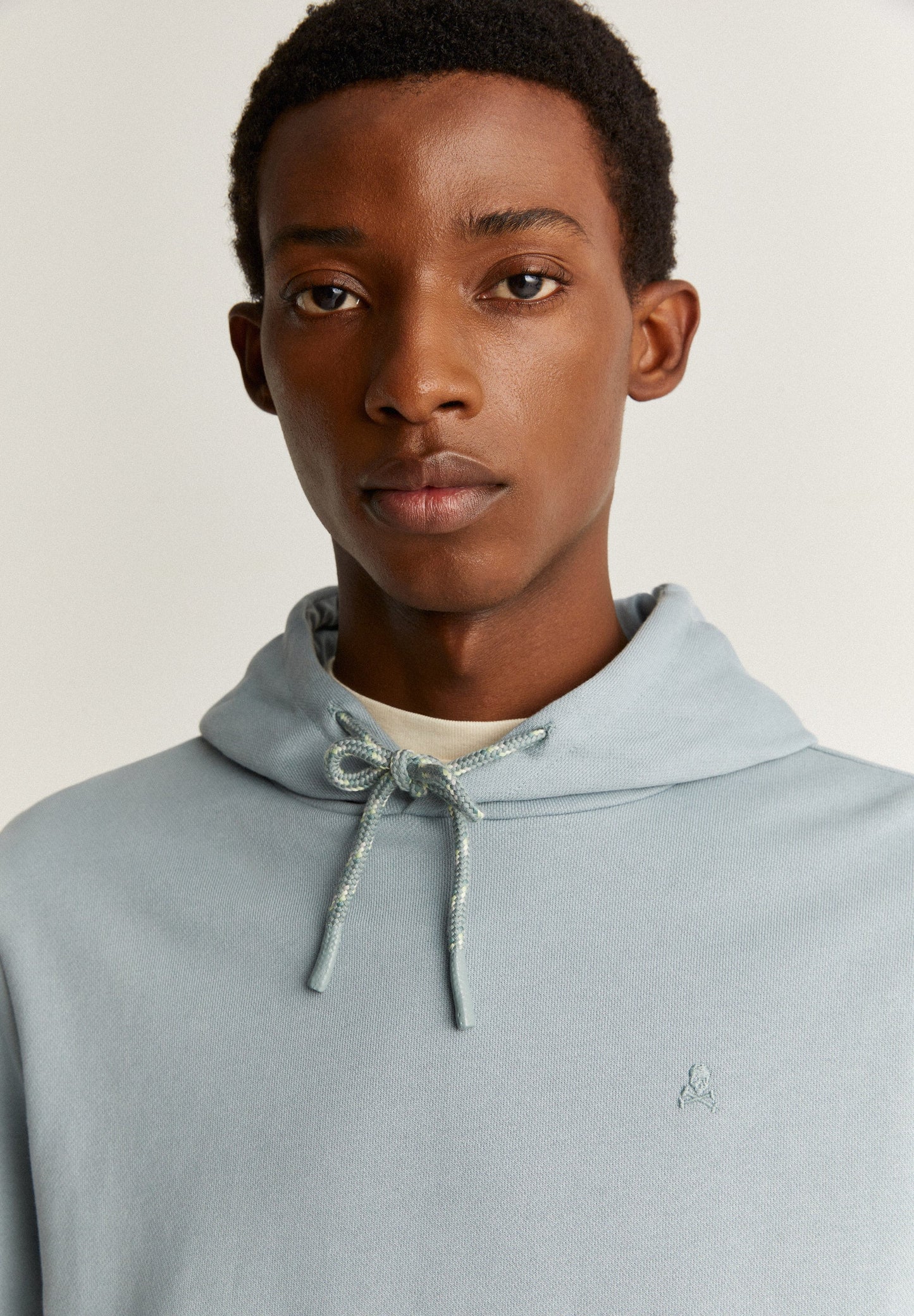 SUDADERA CAPUCHA DETALLE CORDÓN