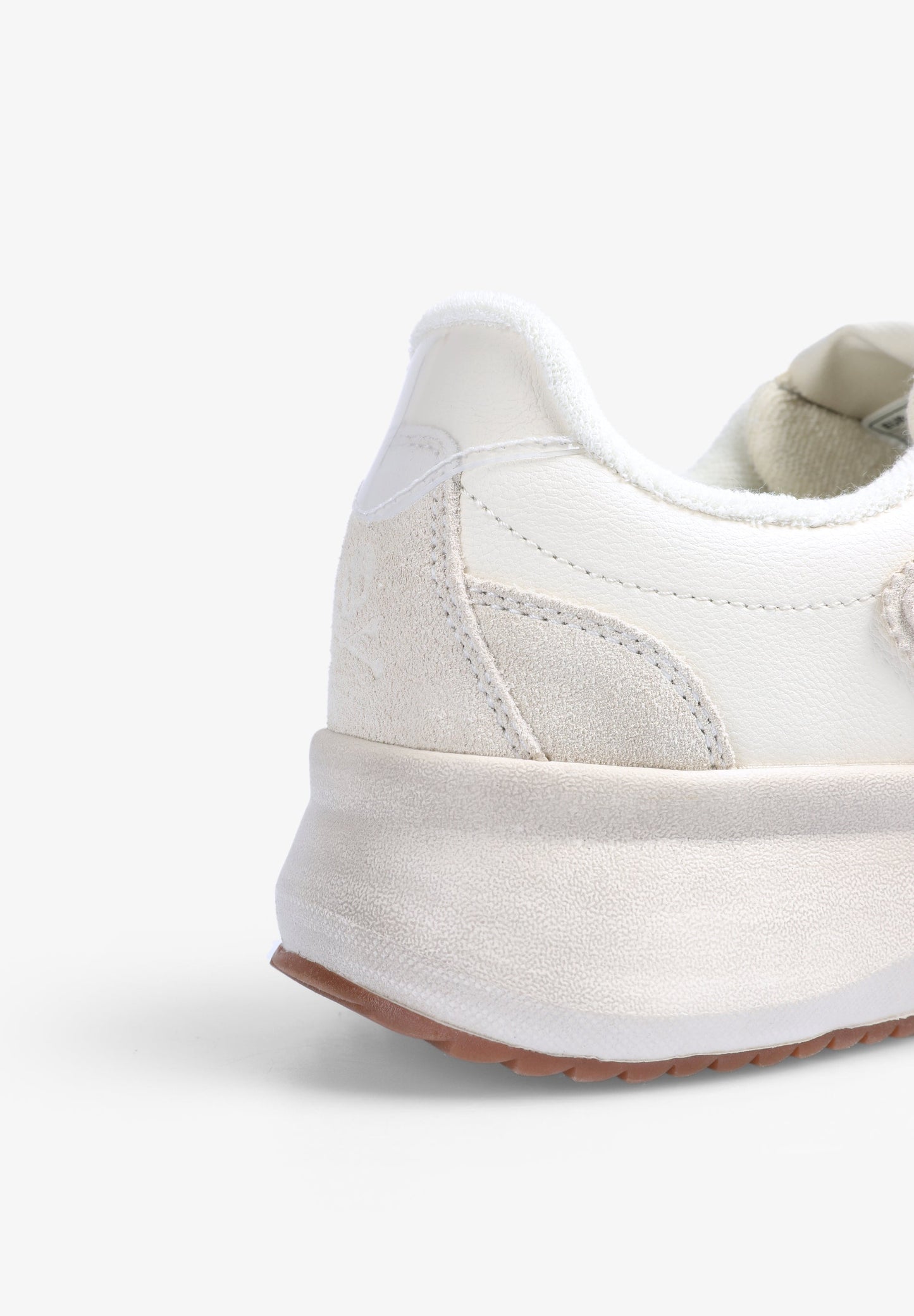 TENIS DETALLES SERRAJE
