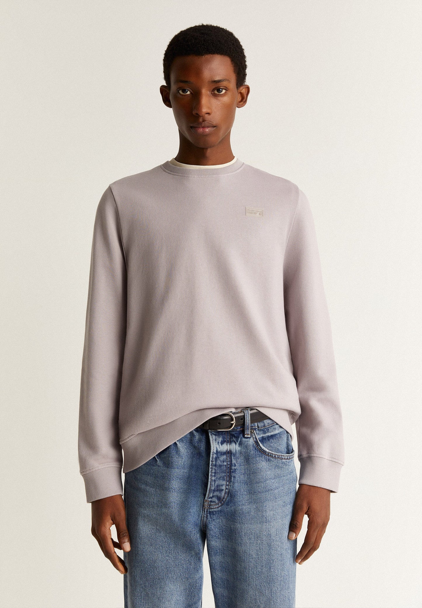 SUDADERA DETALLE PARCHE PECHO