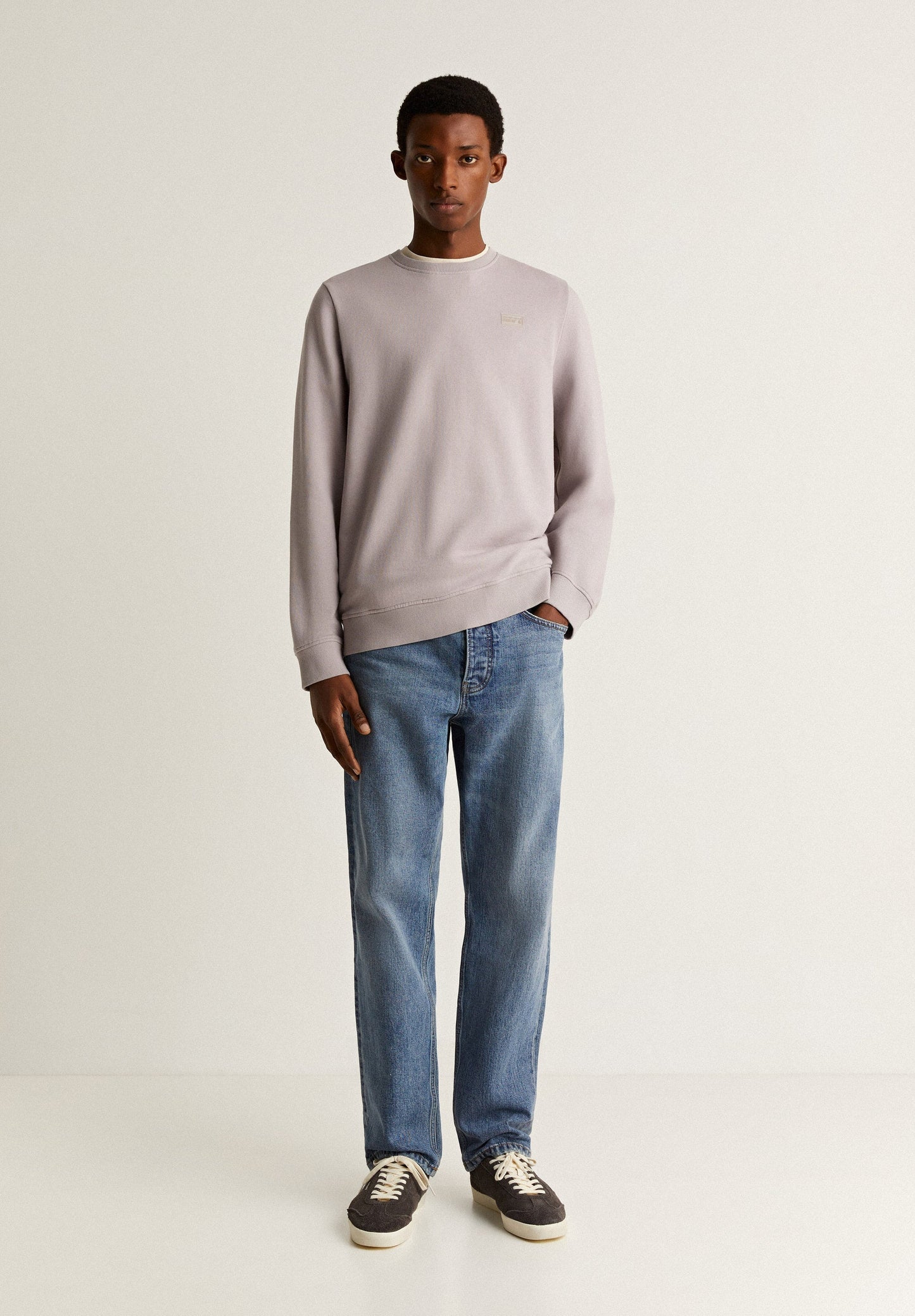 SUDADERA DETALLE PARCHE PECHO