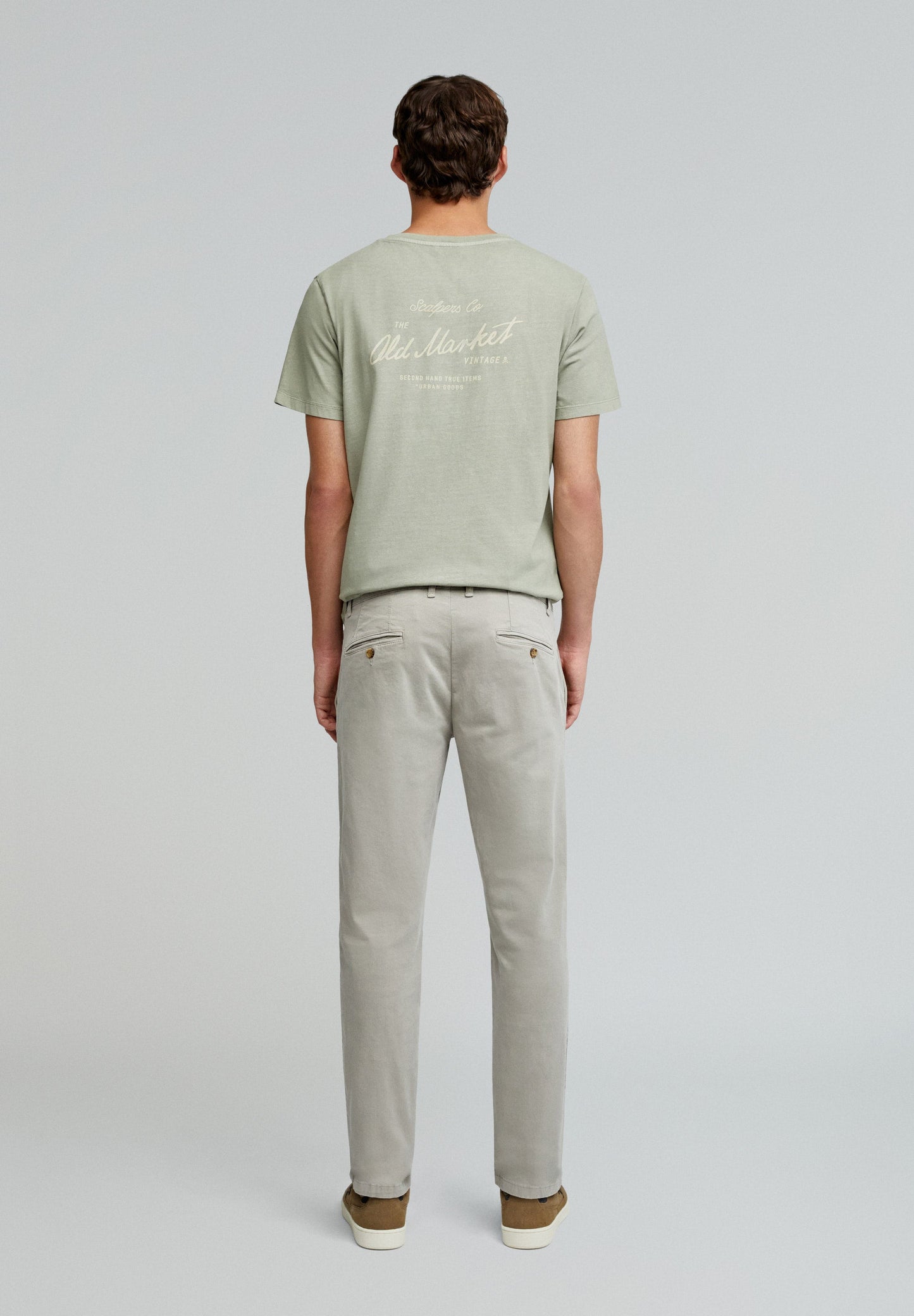 PANTALÓN CHINO PINZAS