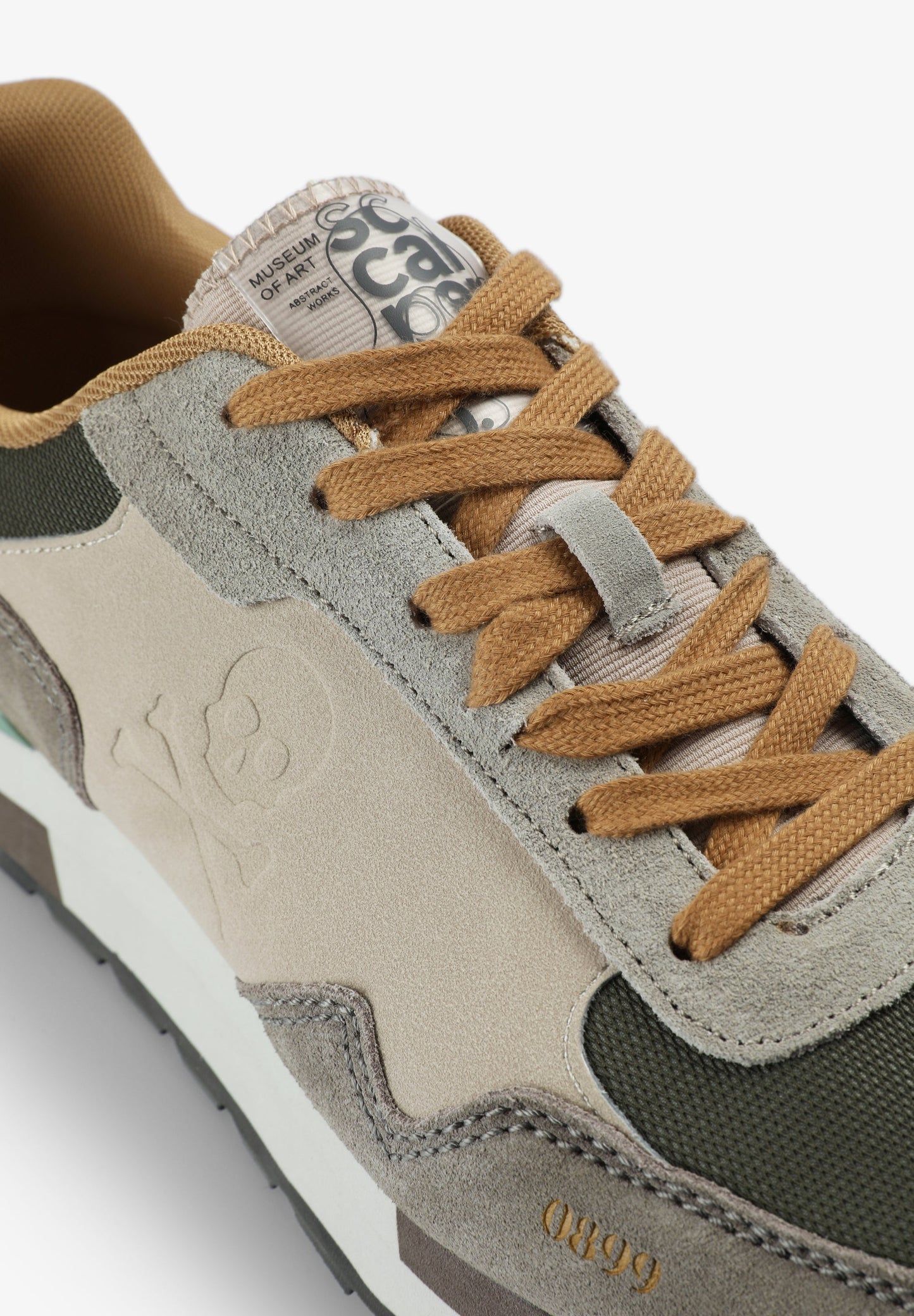 SNEAKERS CALAVERA RELIEVE
