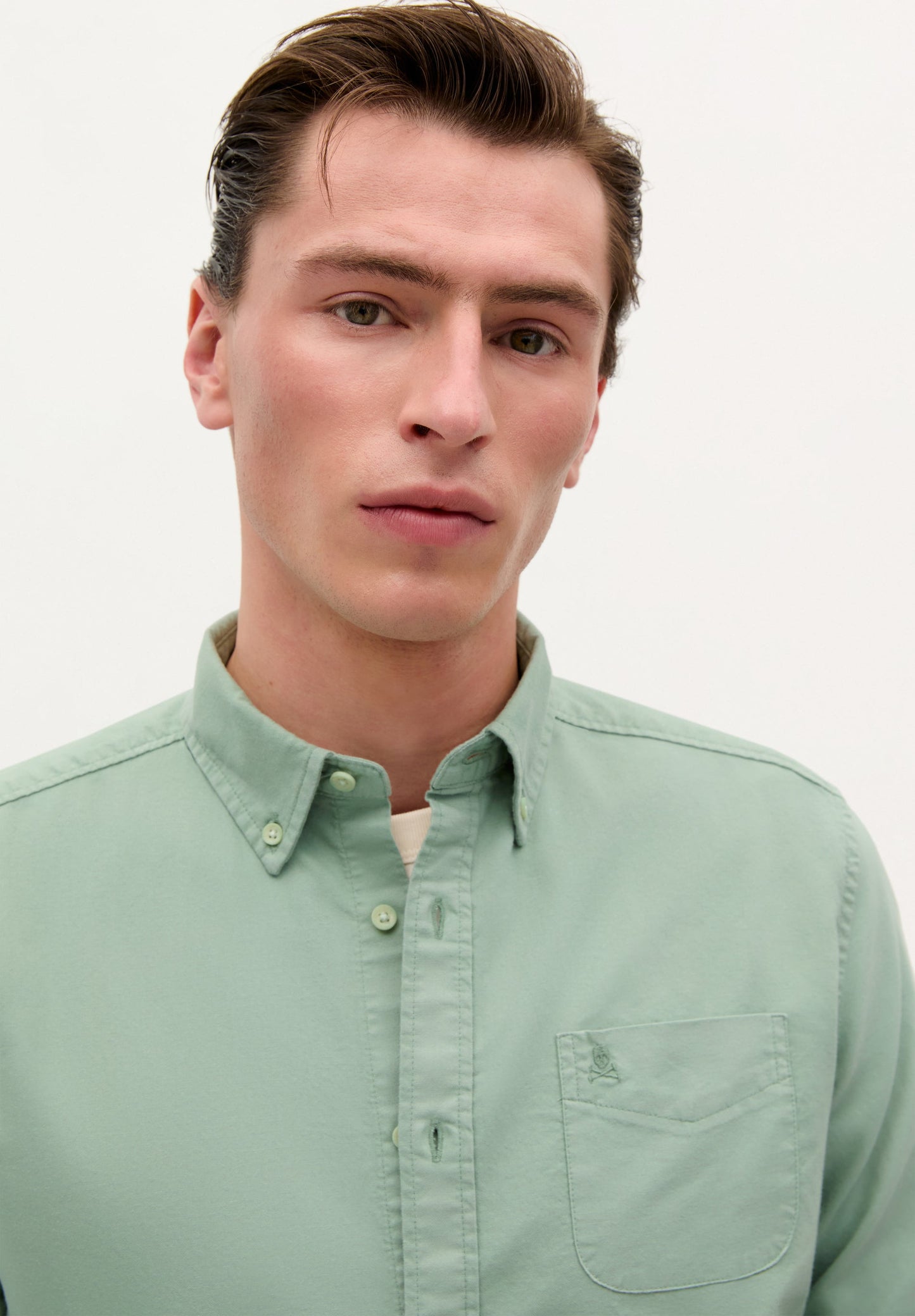 CAMISA CALAVERA CUELLO BOTONES